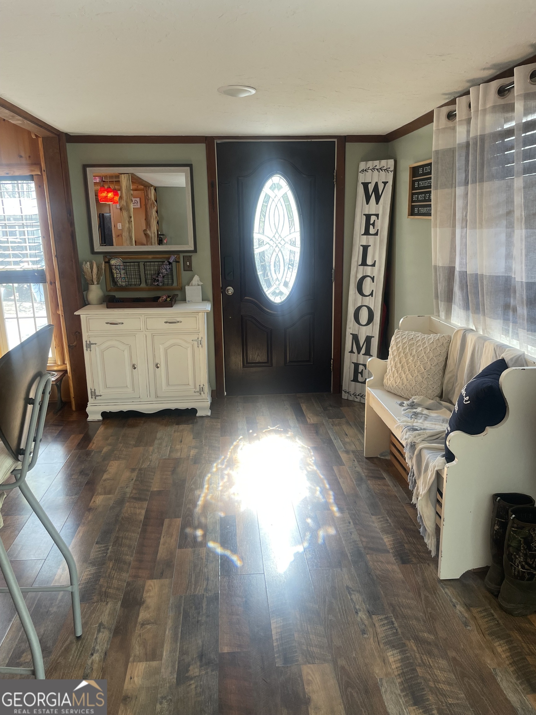 8 Cindy Parkway Property Photo 13