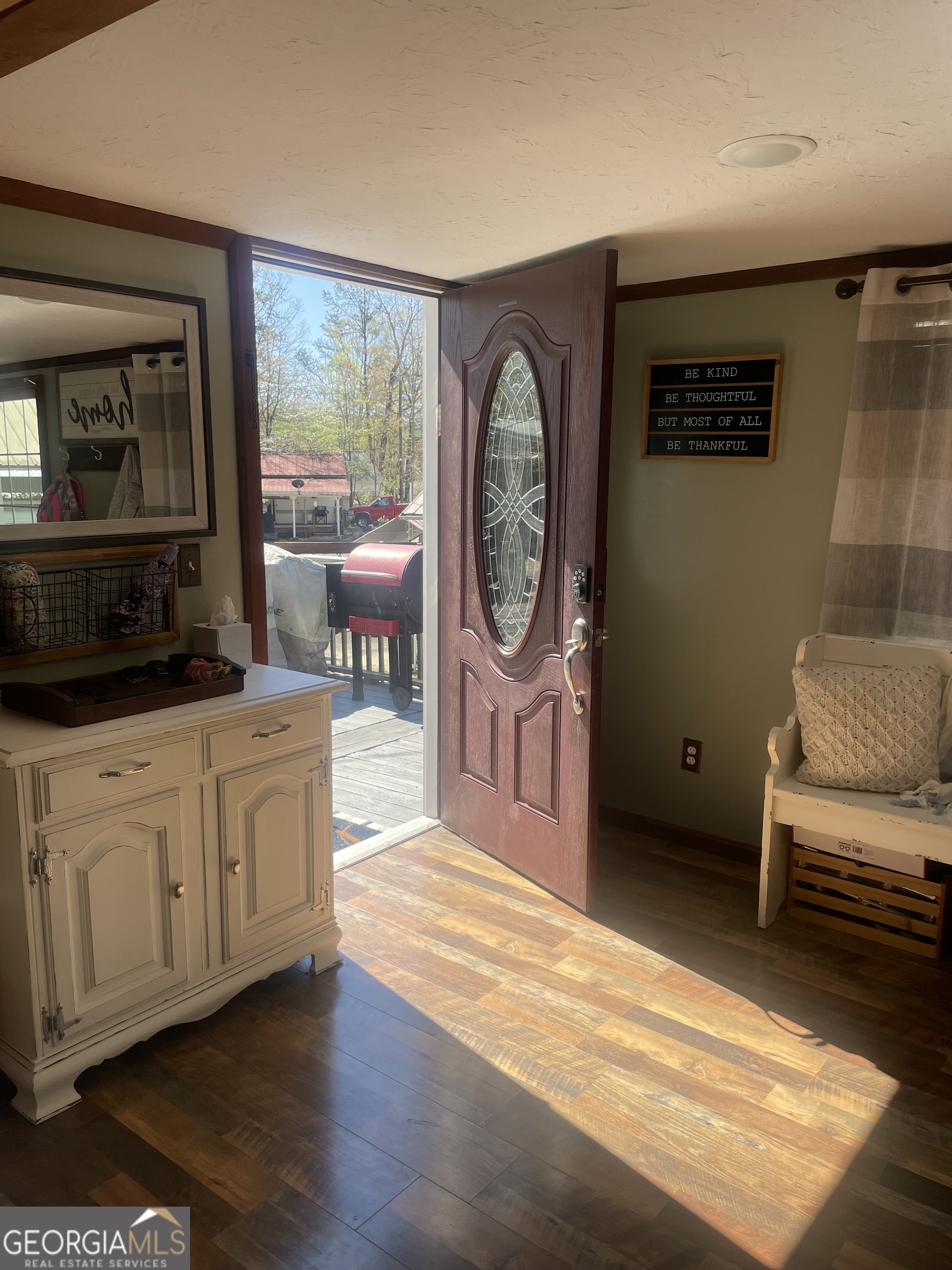 8 Cindy Parkway Property Photo 14