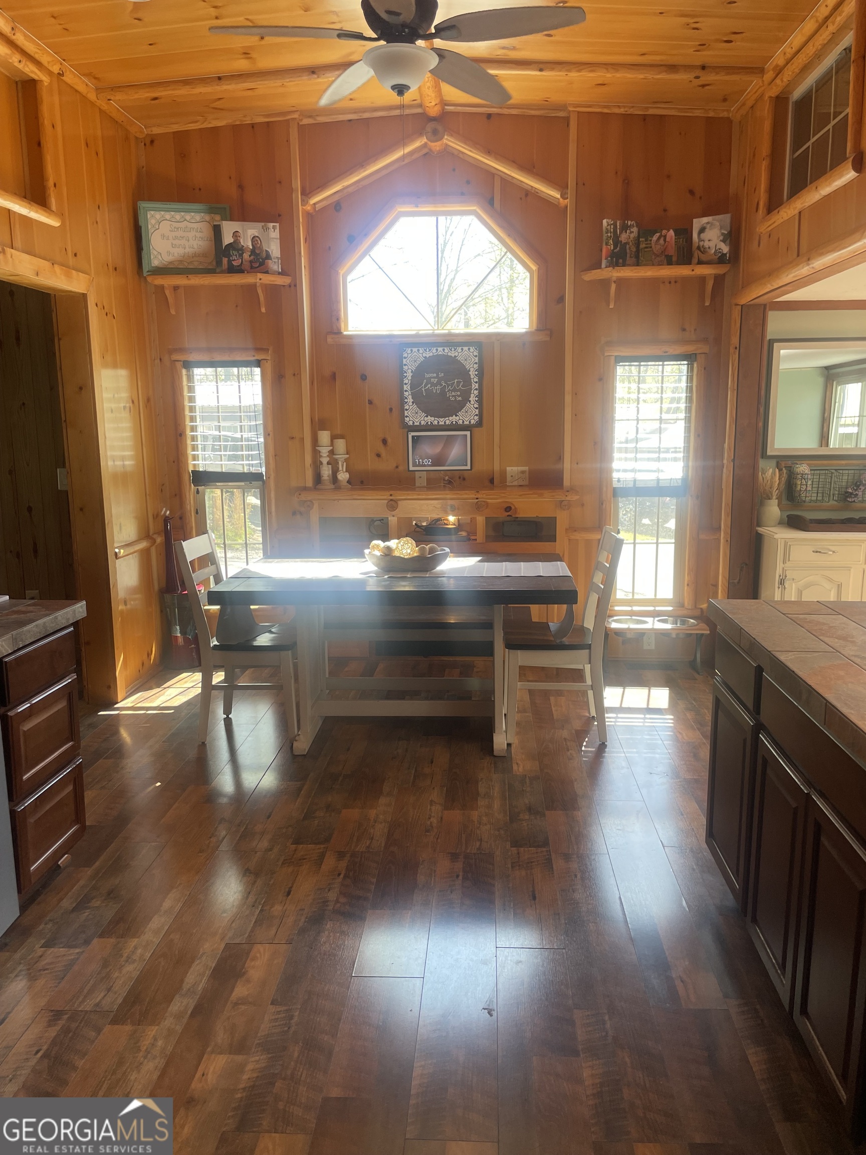 8 Cindy Parkway Property Photo 16