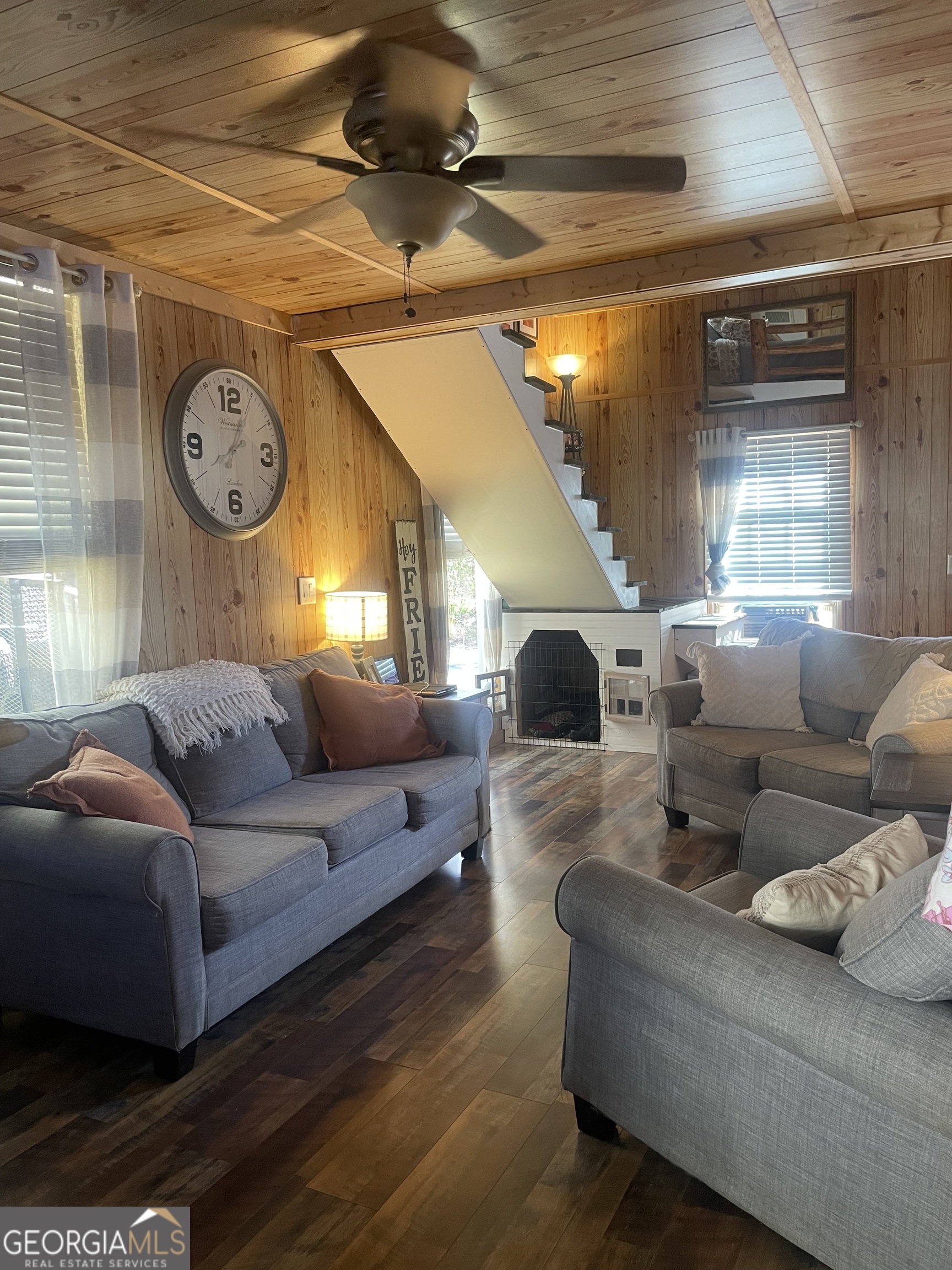 8 Cindy Parkway Property Photo 23