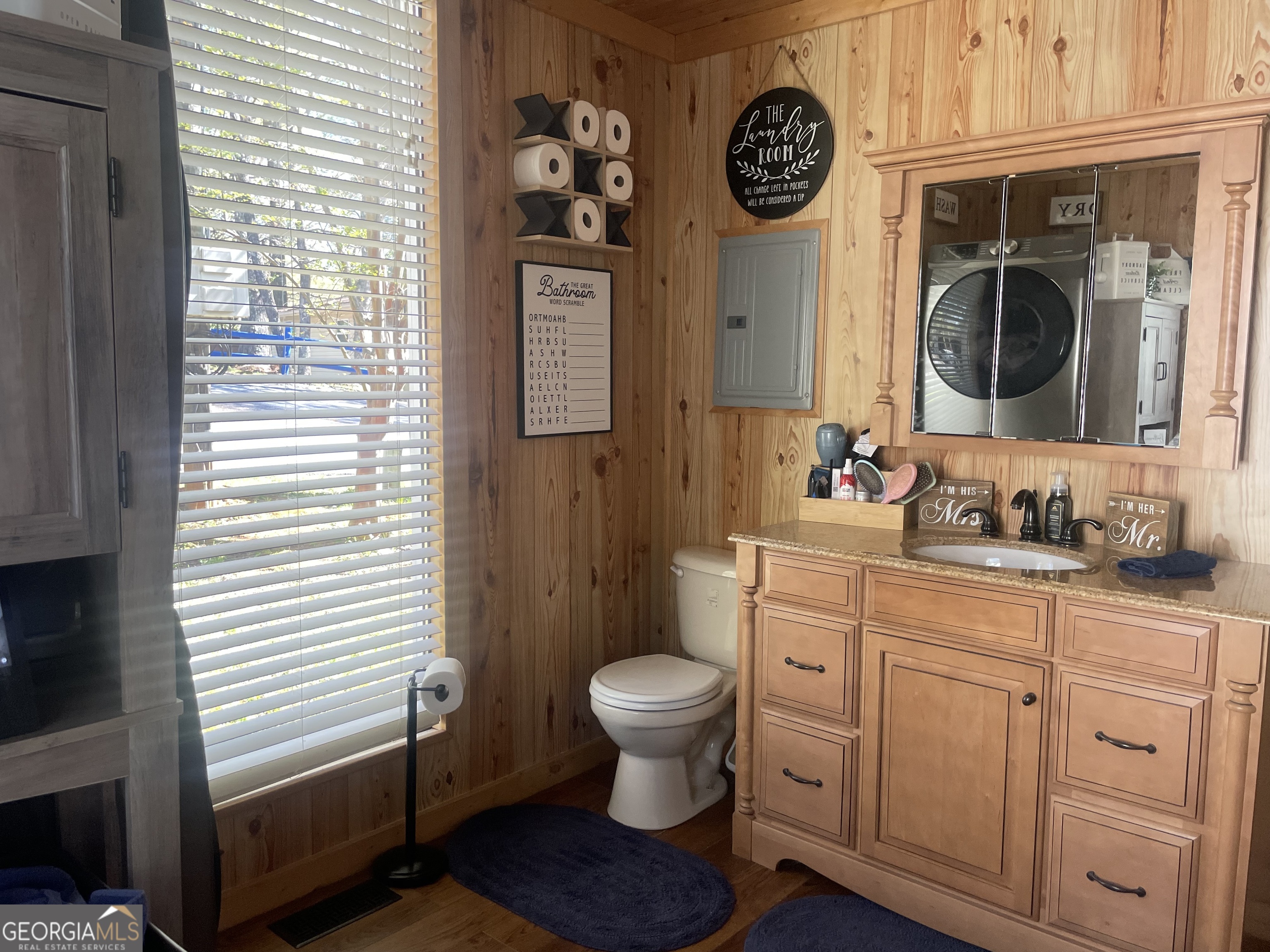 8 Cindy Parkway Property Photo 24