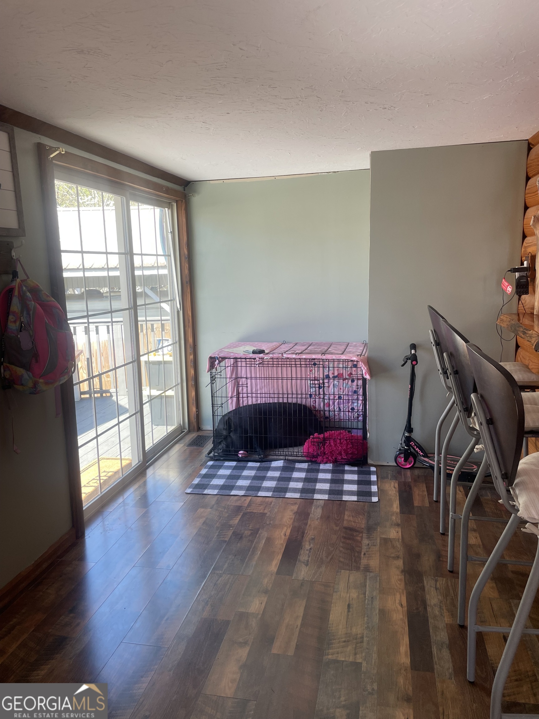 8 Cindy Parkway Property Photo 31