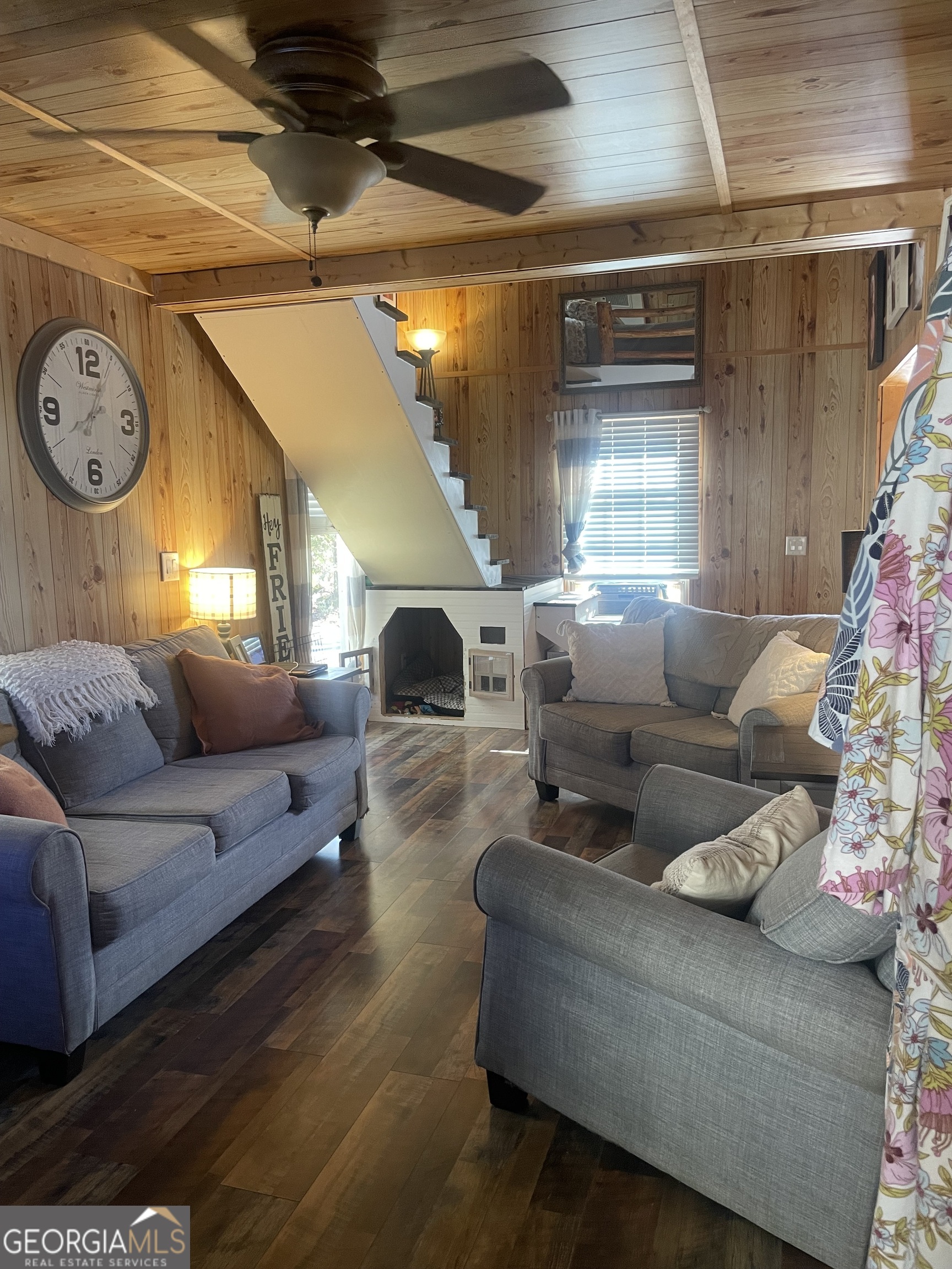 8 Cindy Parkway Property Photo 58