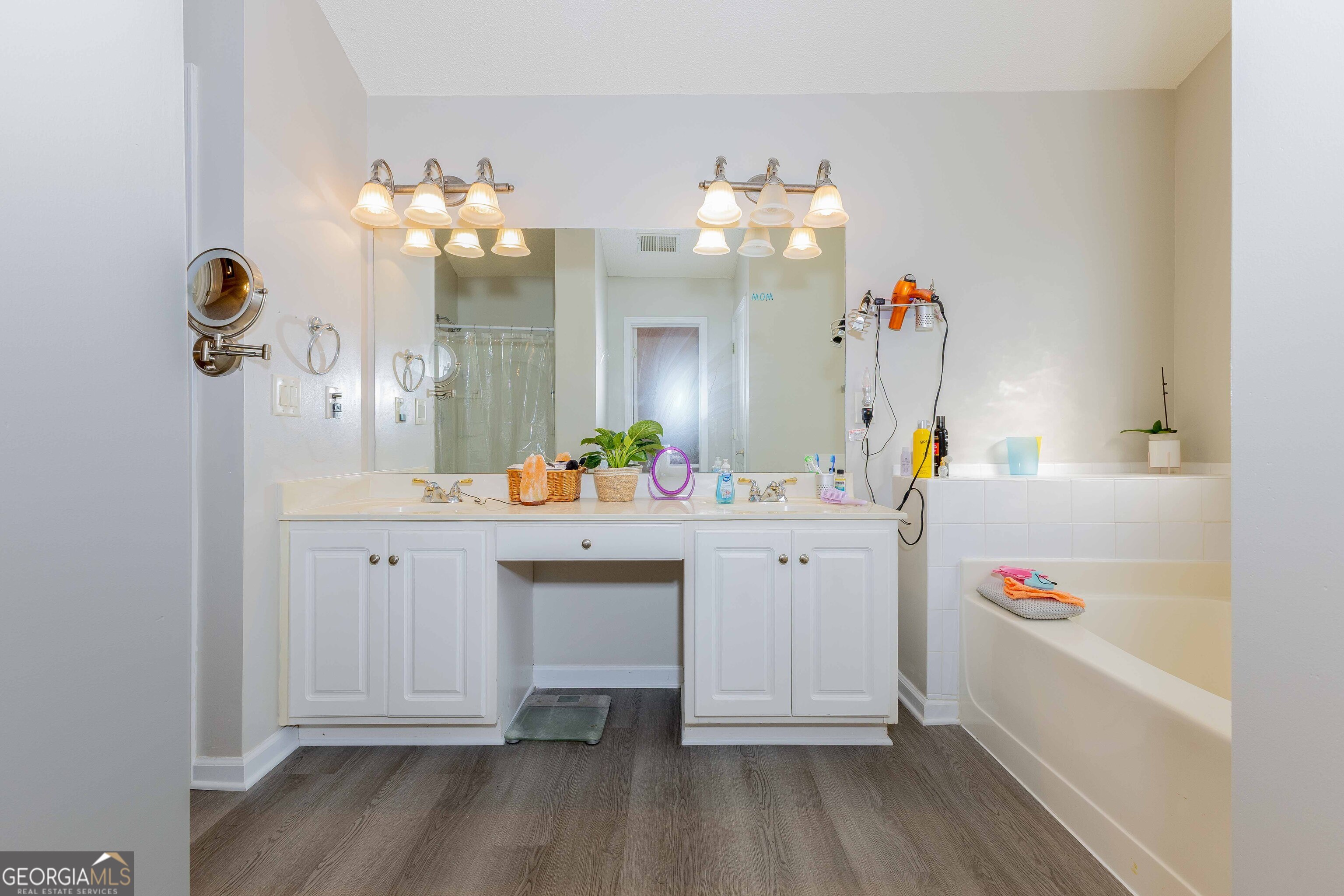 300 Pilgrim Way Property Photo 25