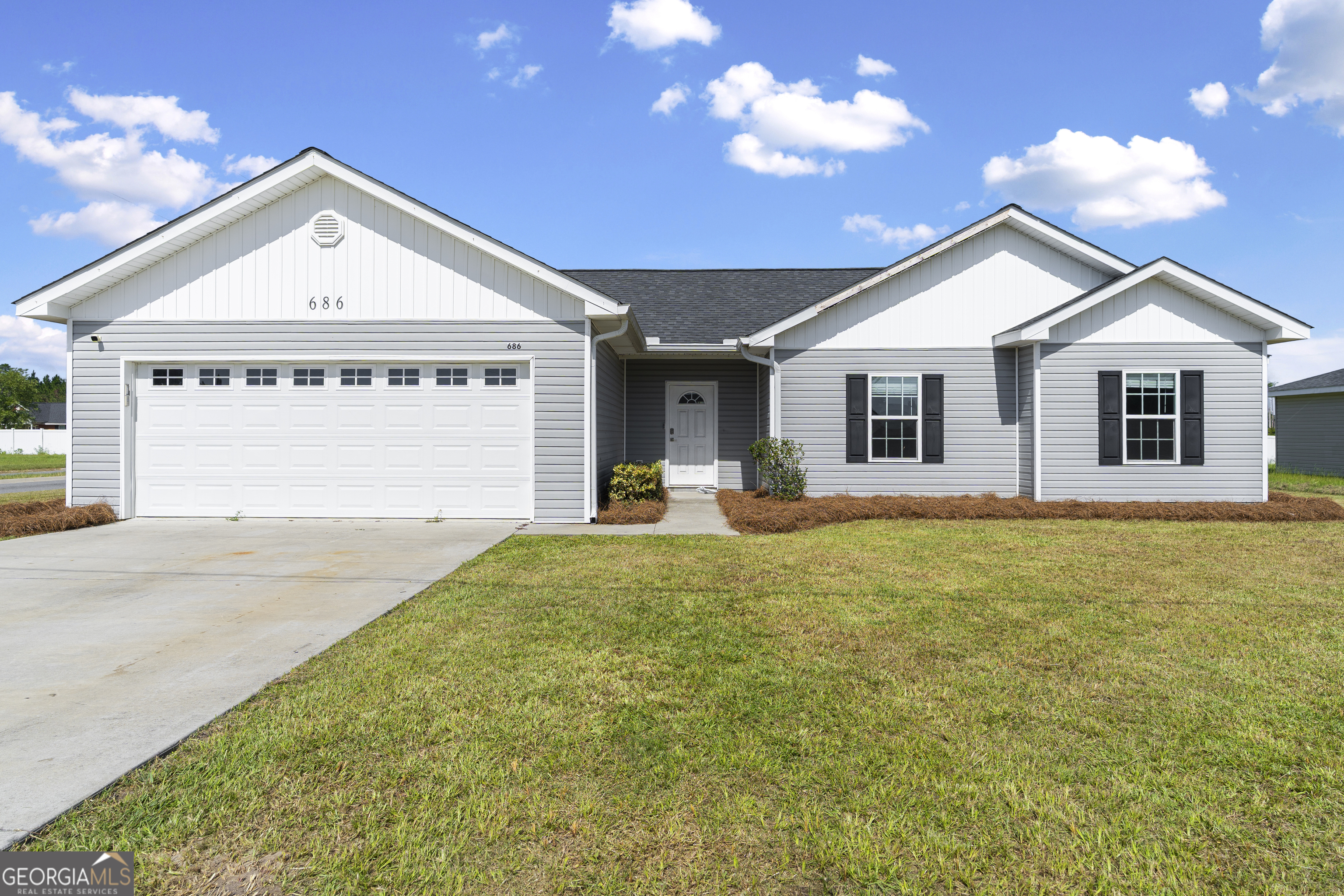 686 Lakeside Circle Property Photo 1