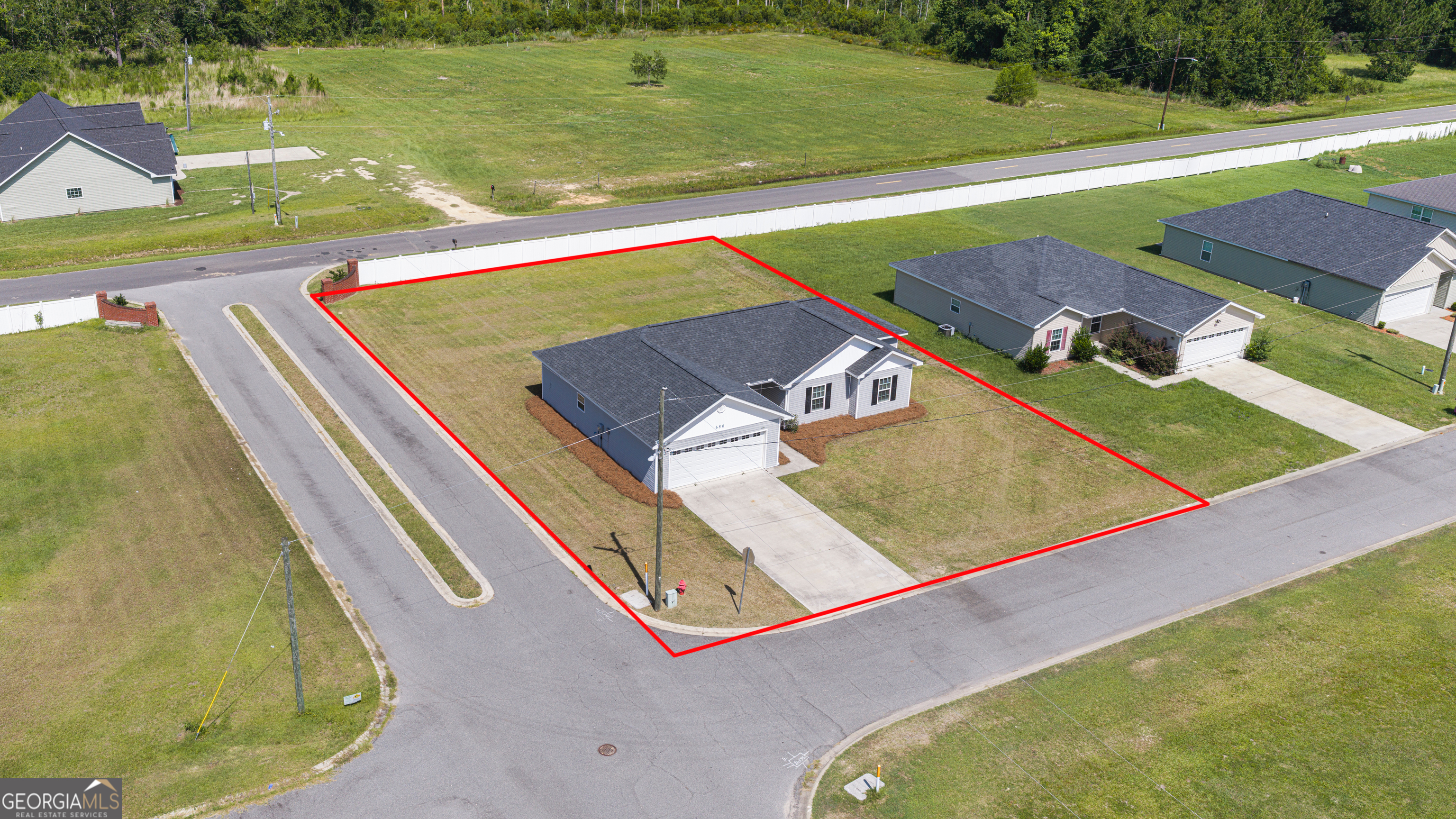 686 Lakeside Circle Property Photo 3