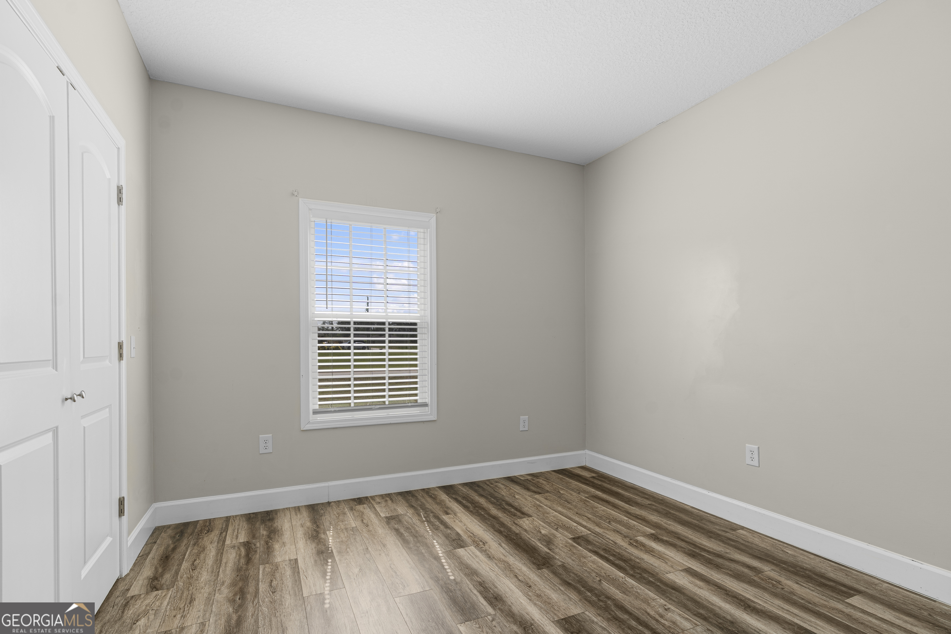 686 Lakeside Circle Property Photo 11