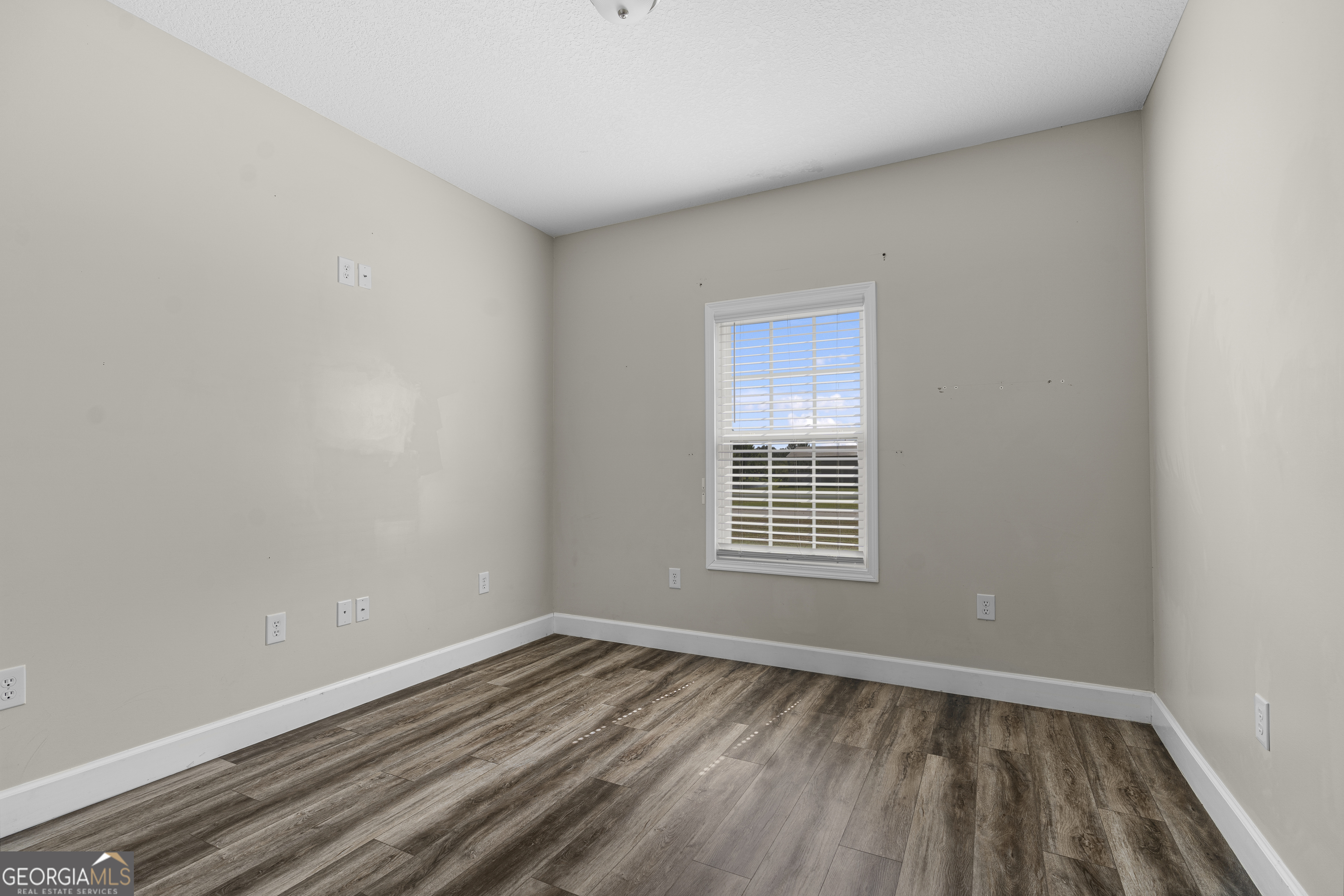 686 Lakeside Circle Property Photo 13