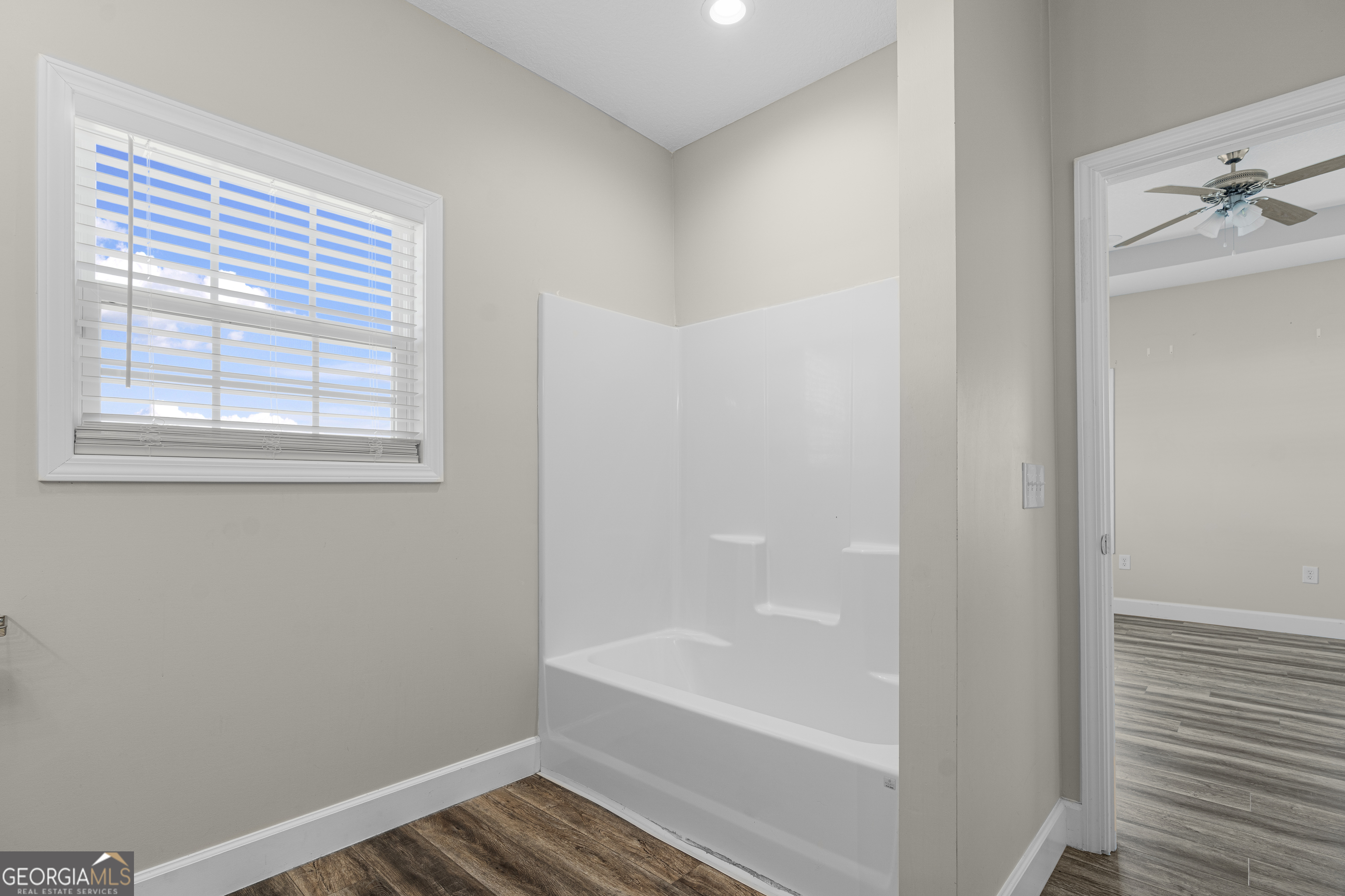 686 Lakeside Circle Property Photo 15