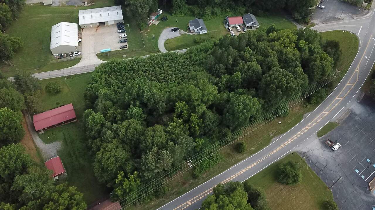 1029 N Hist Highway 441 Property Photo 3