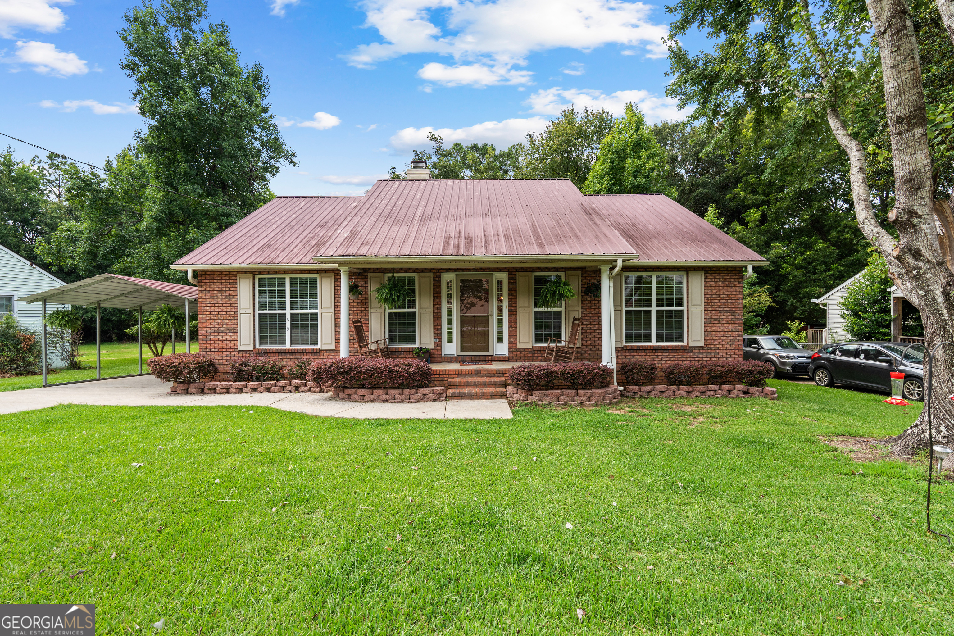 615 Peach Street Property Photo 1
