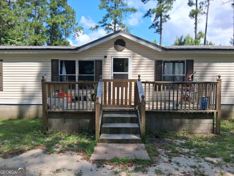 425 Sycamore Drive Property Photo 3