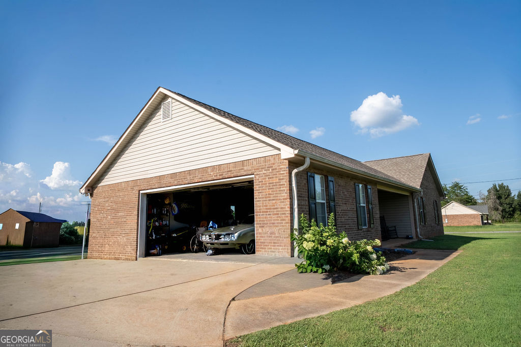 309 Snapping Shoals Road Property Photo 3