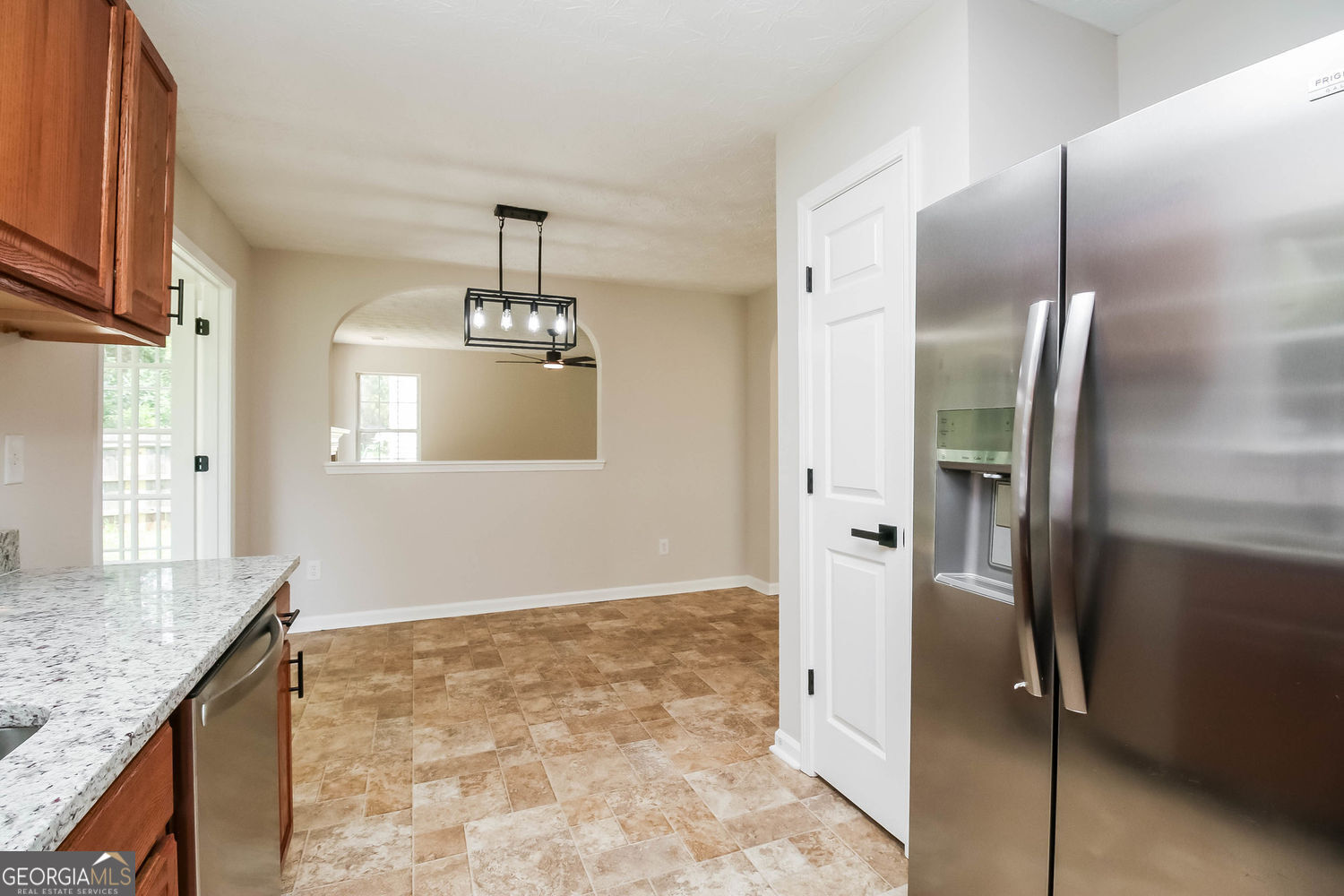 2527 Plymouth Way Se Property Photo 5