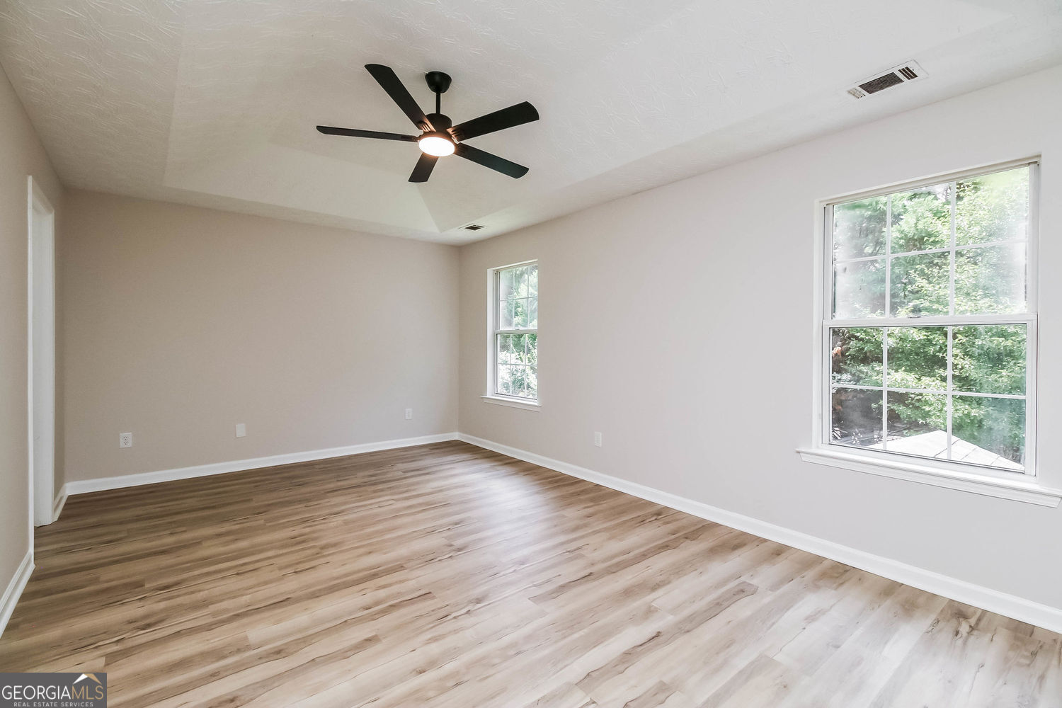 2527 Plymouth Way Se Property Photo 6