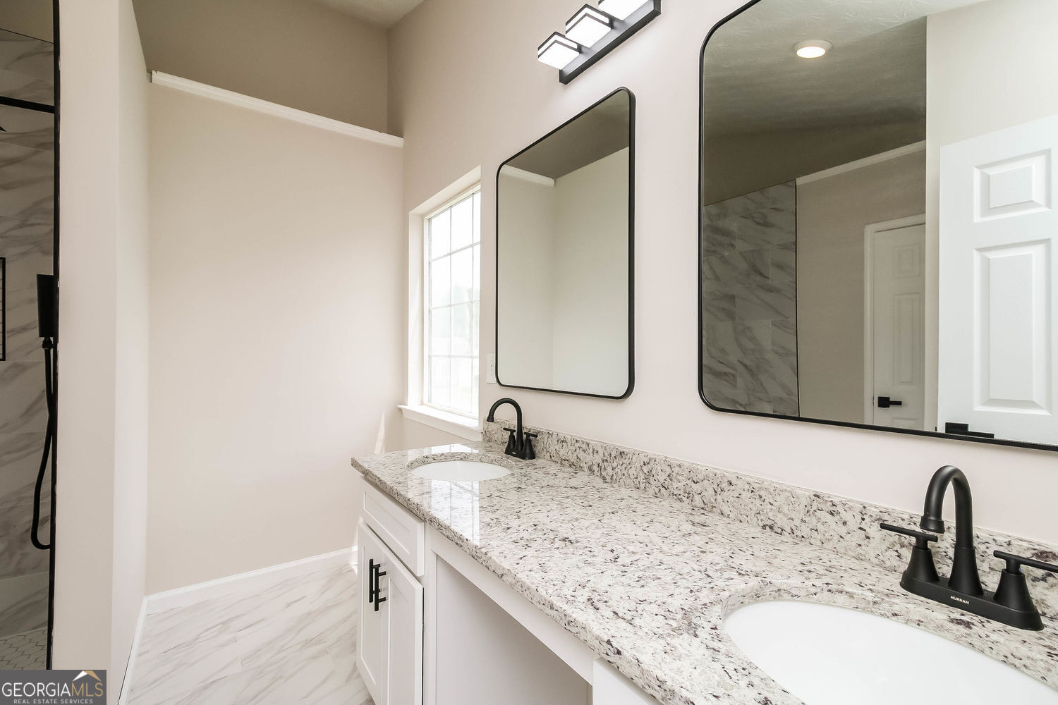 2527 Plymouth Way Se Property Photo 18