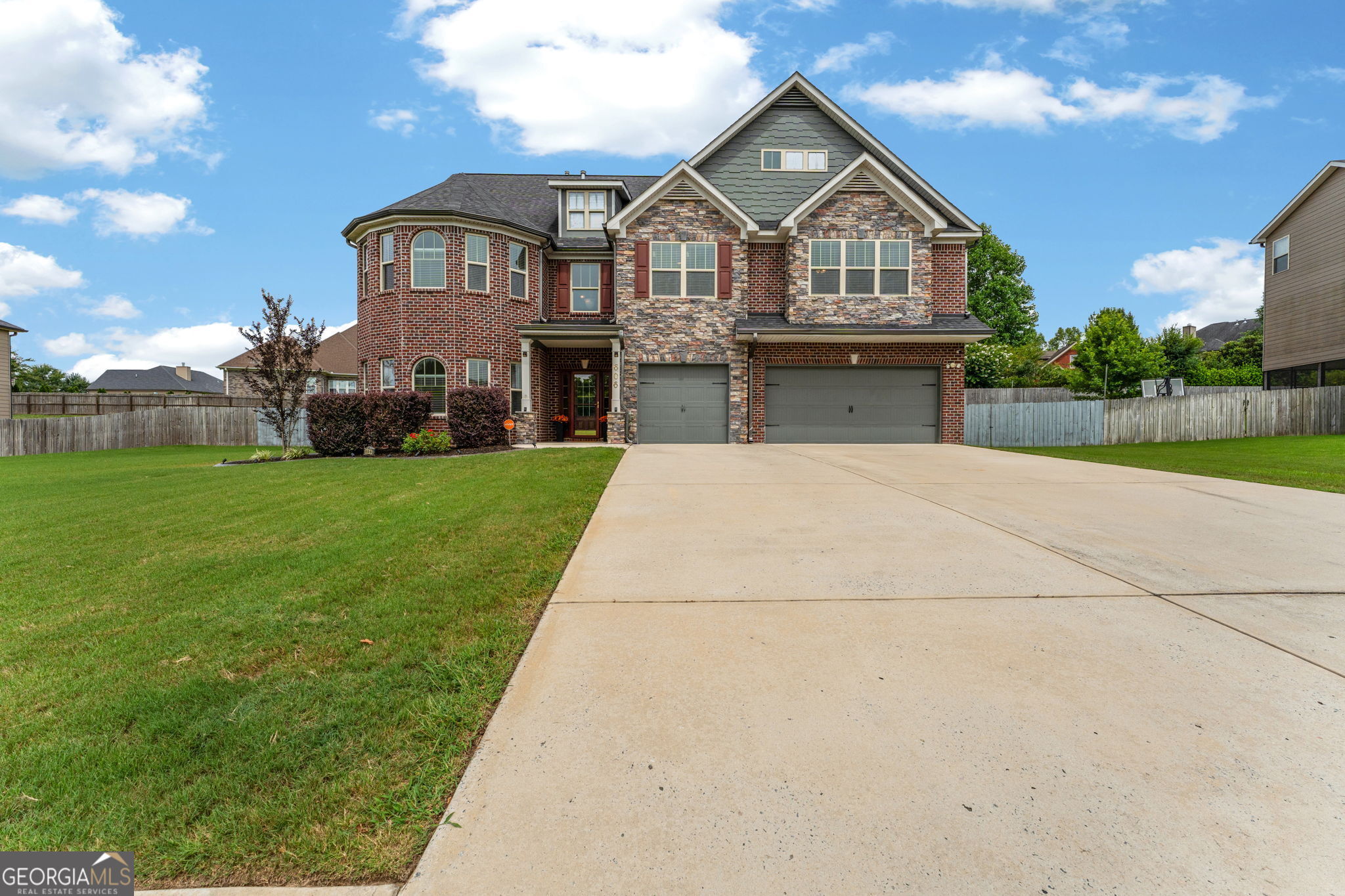 606 Shoshone Circle Property Photo 1