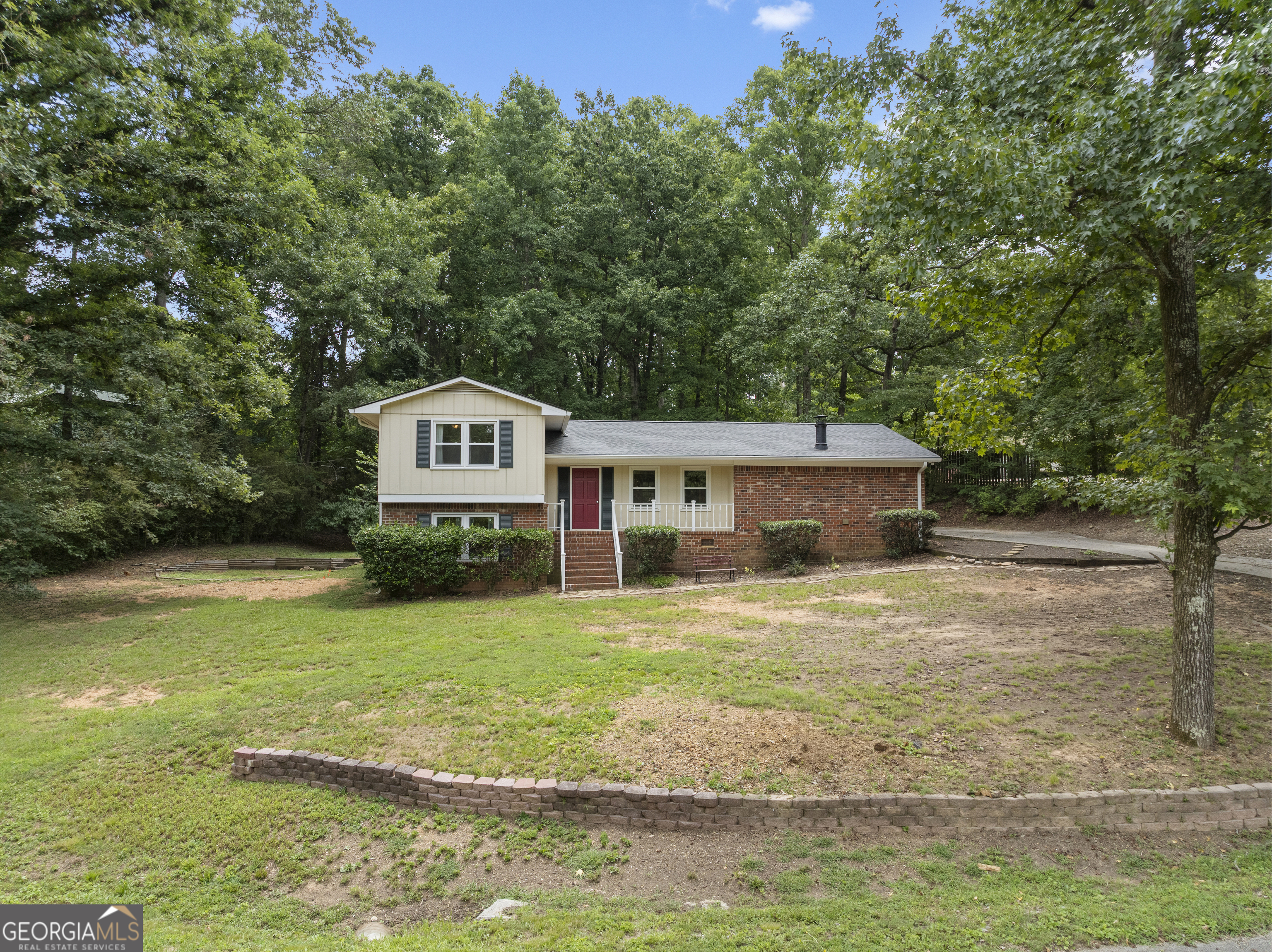 10 Thrushwood Road Ne Property Photo 2
