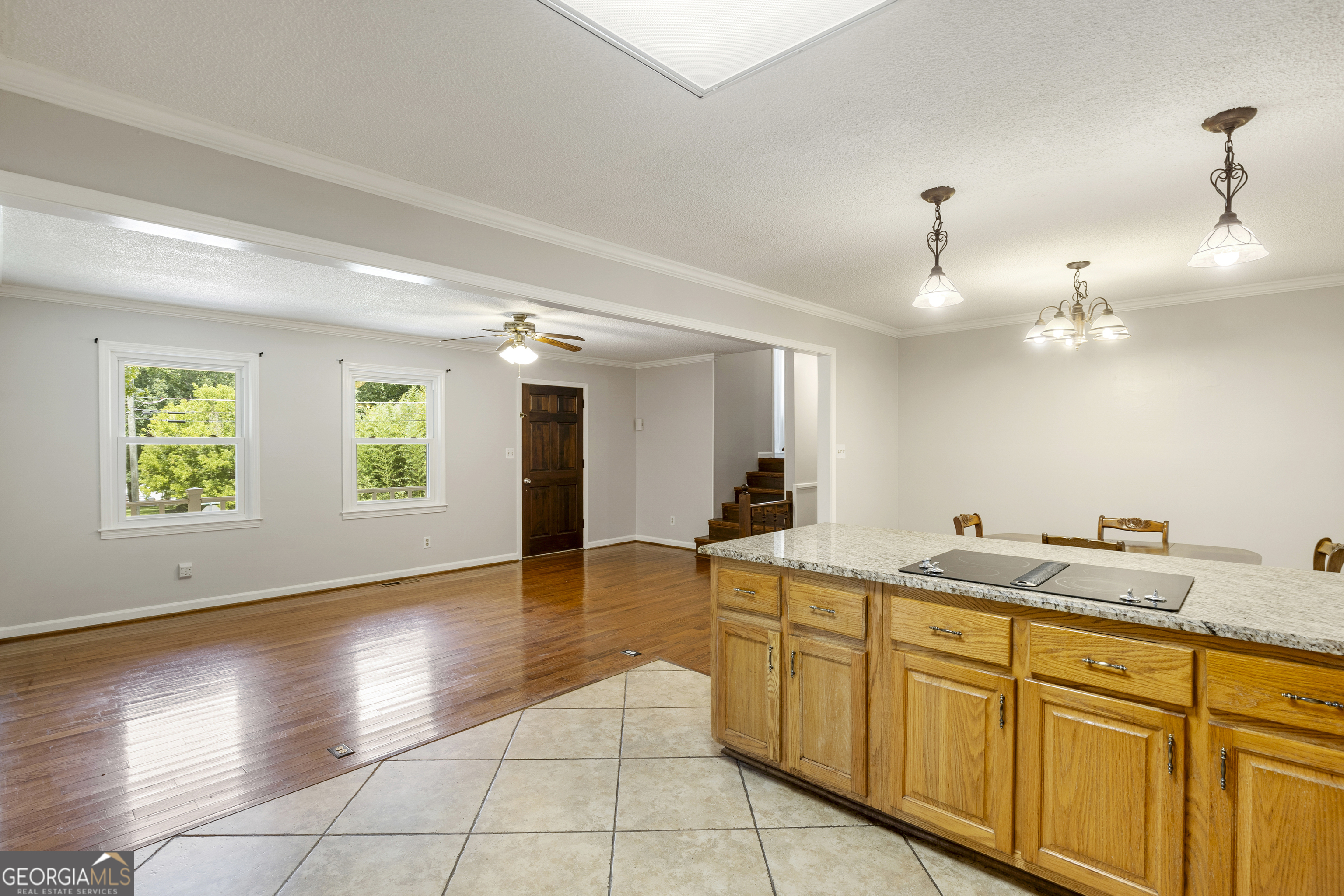 10 Thrushwood Road Ne Property Photo 3