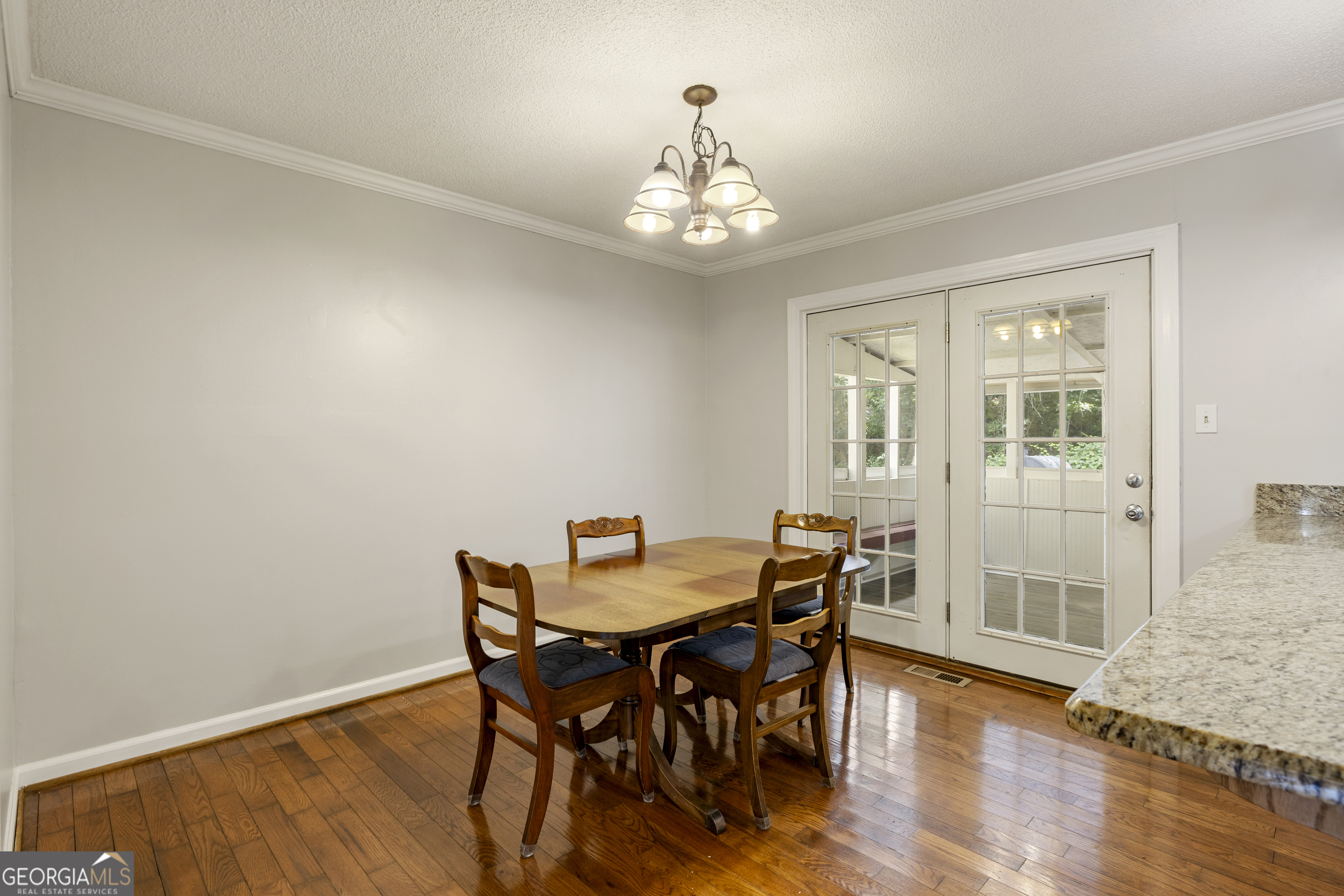 10 Thrushwood Road Ne Property Photo 8