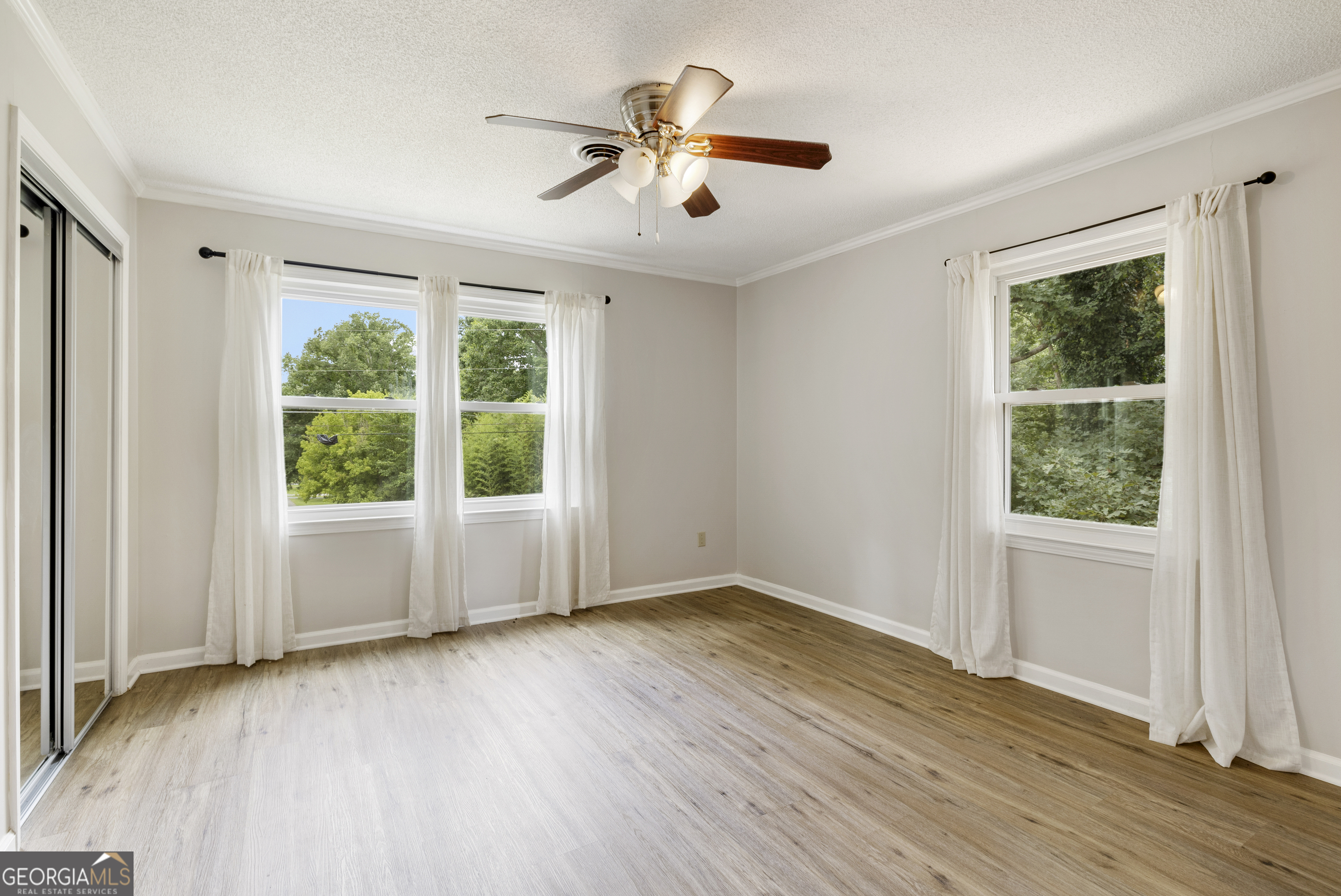 10 Thrushwood Road Ne Property Photo 15