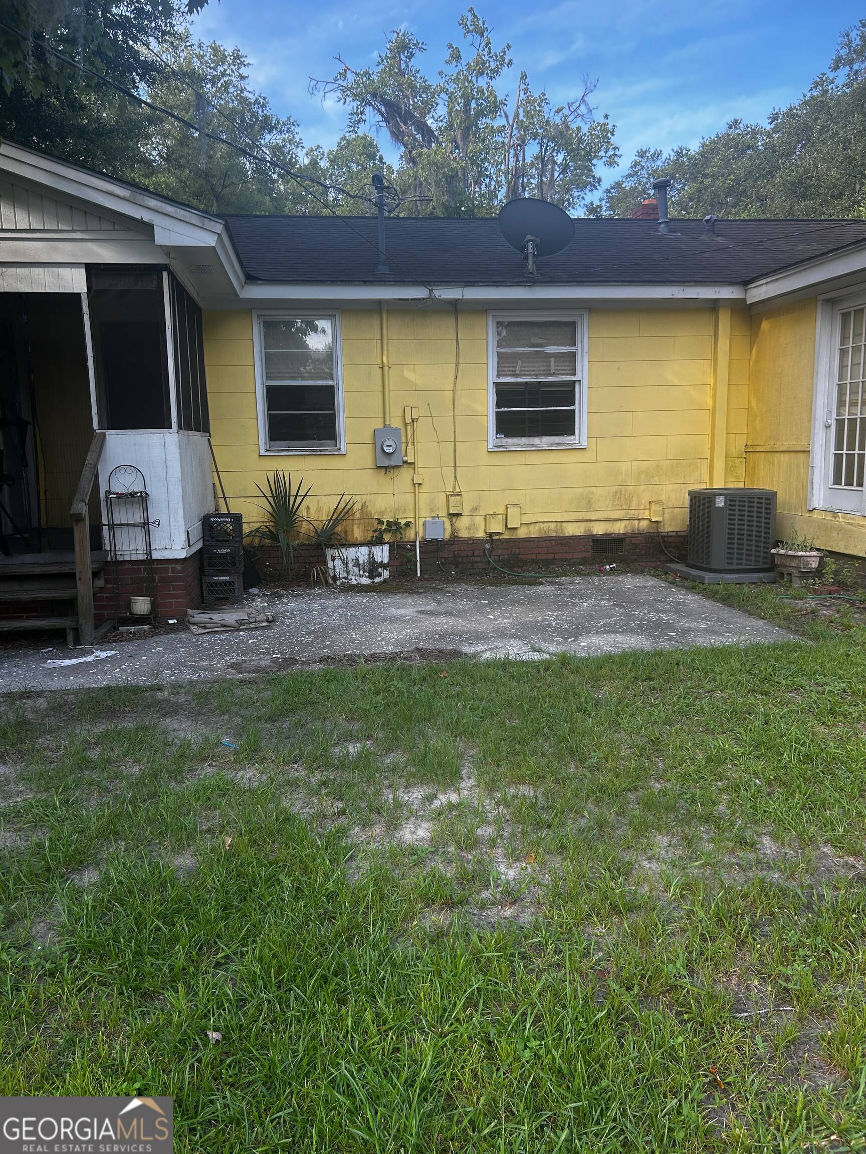 2108 E 60th Street Property Photo 3