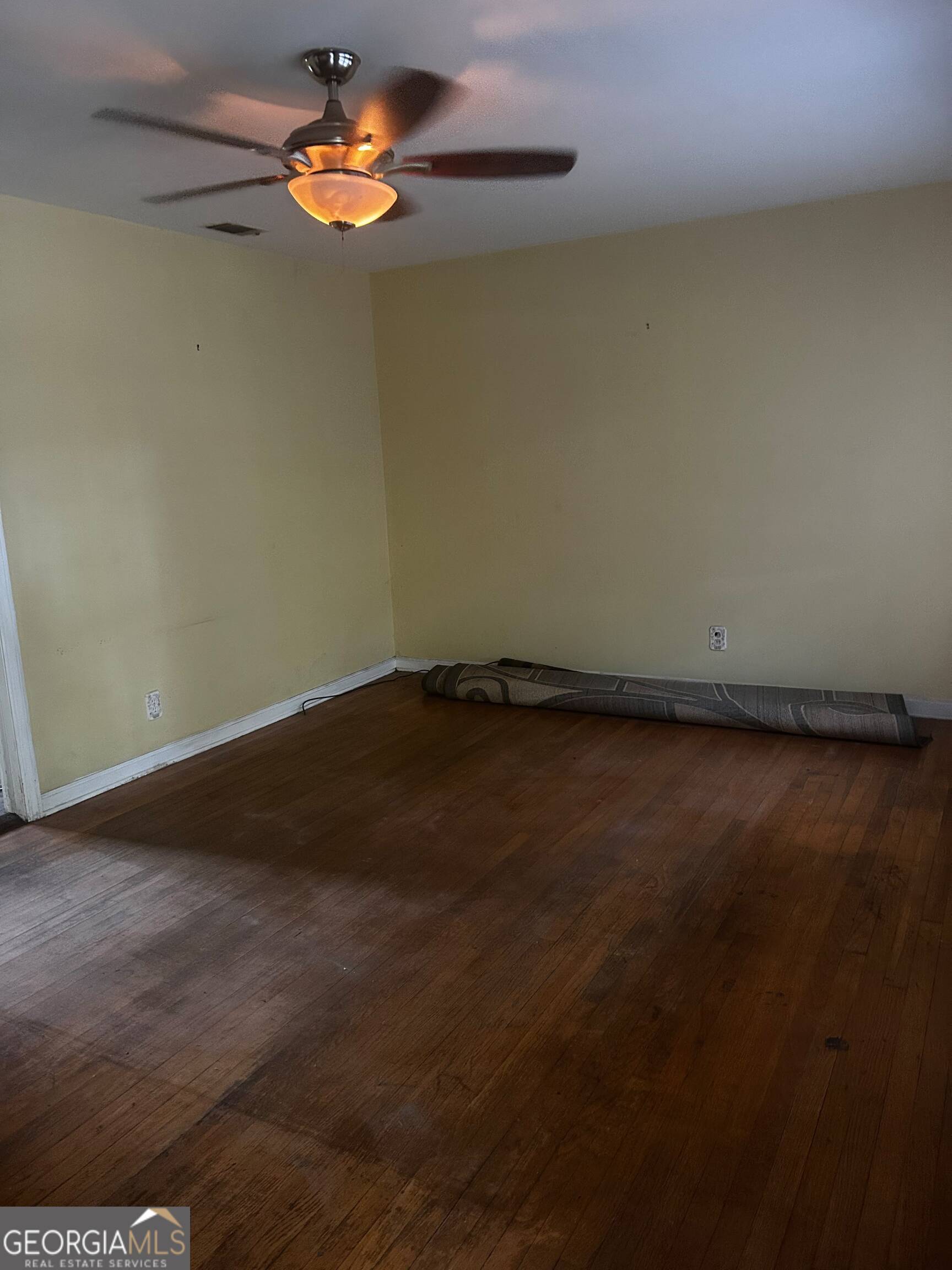 2108 E 60th Street Property Photo 8