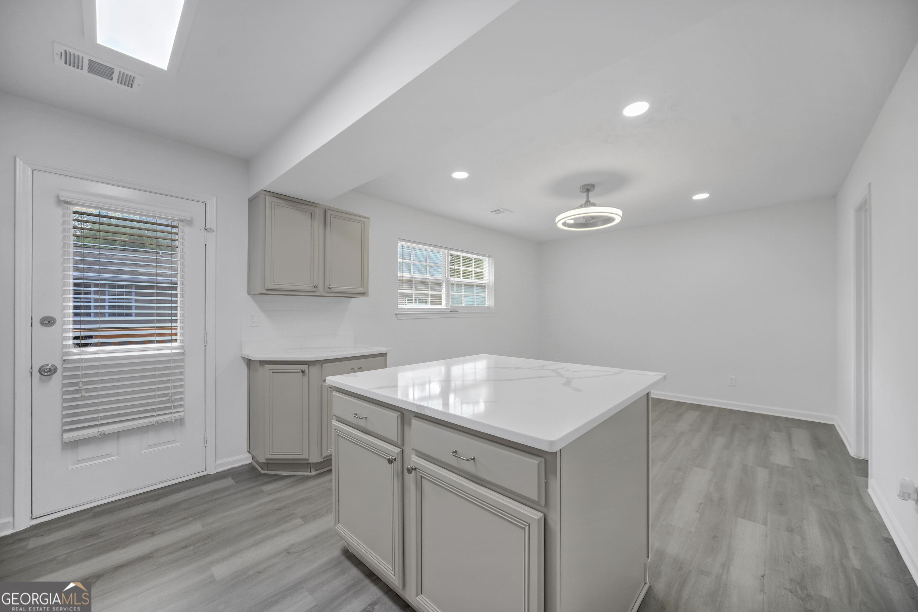 330 Quail Run Property Photo 4