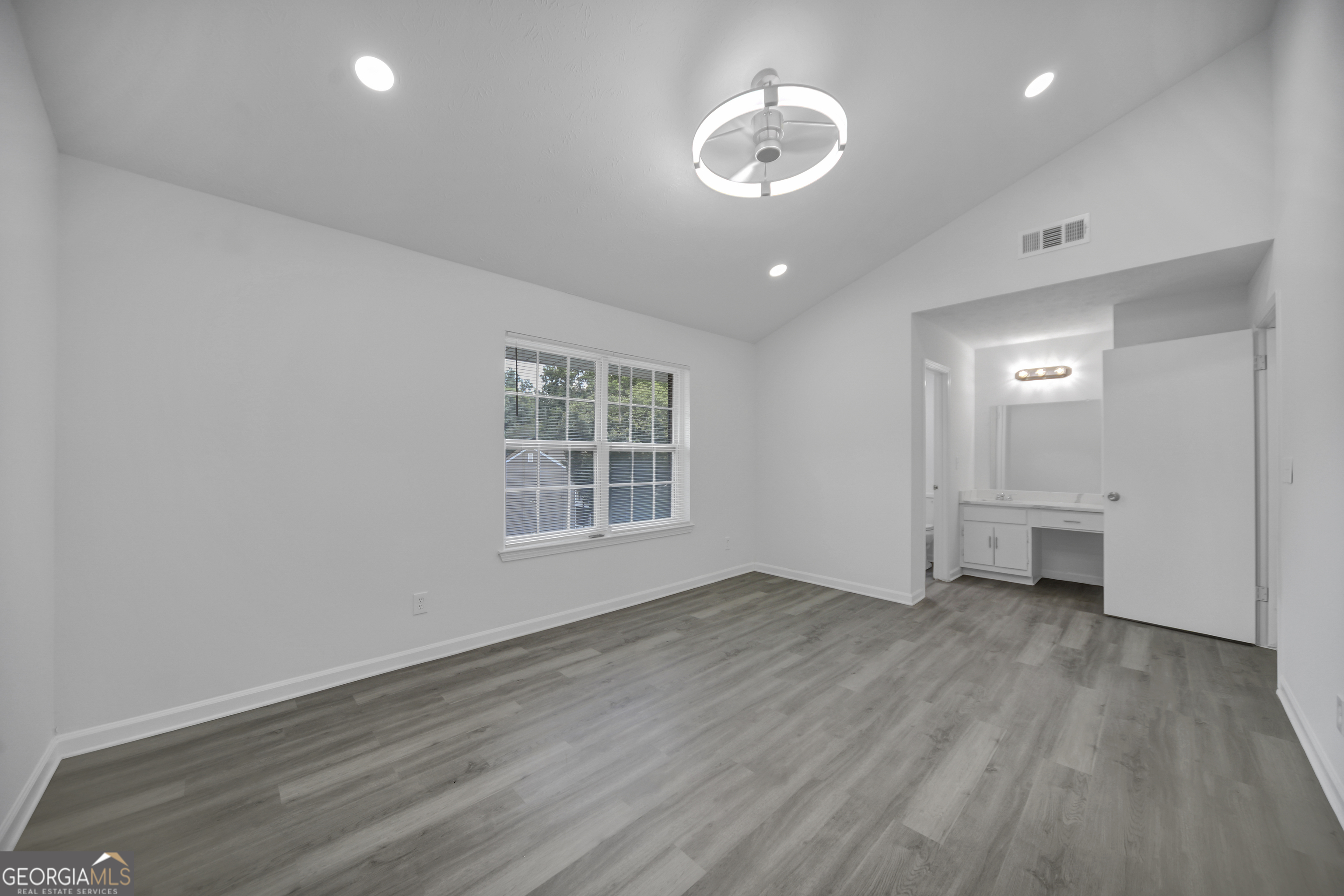 330 Quail Run Property Photo 11
