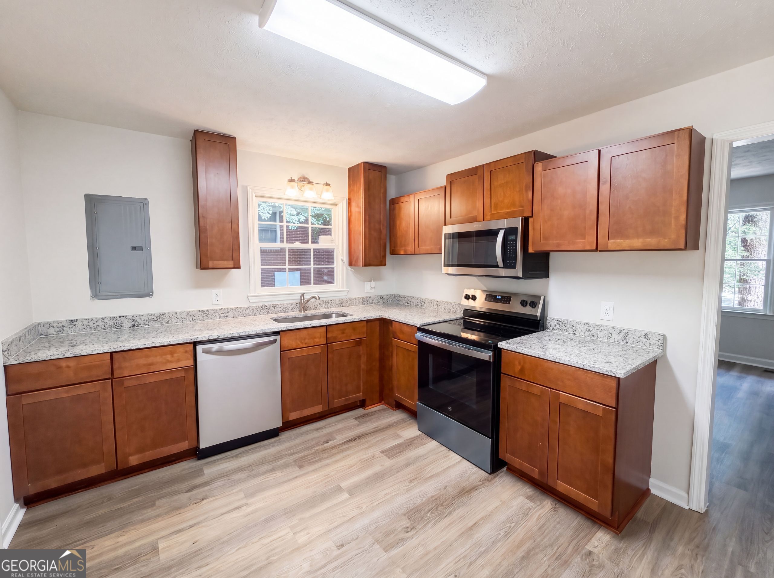 537 Green Street Property Photo 3