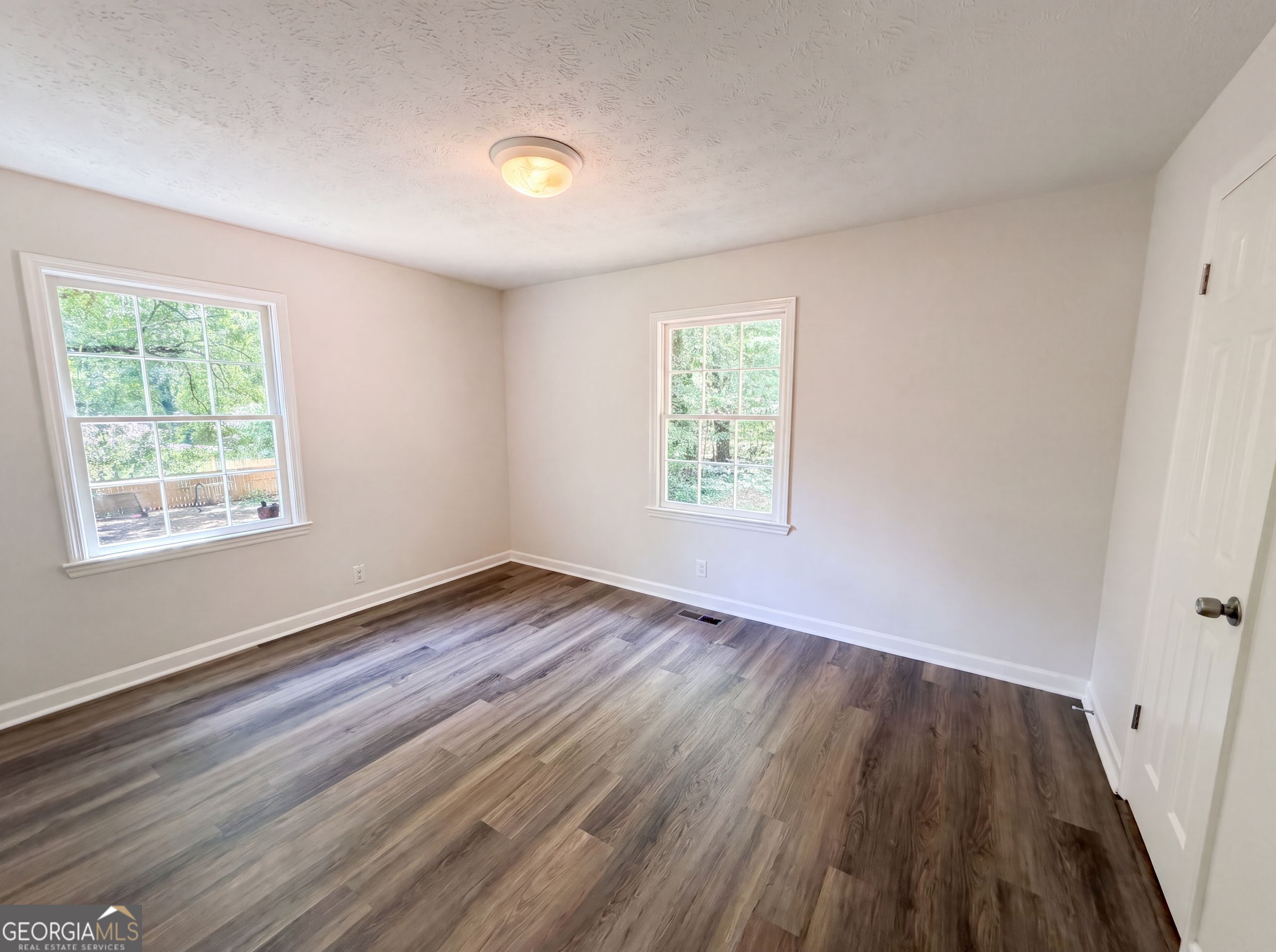 537 Green Street Property Photo 6