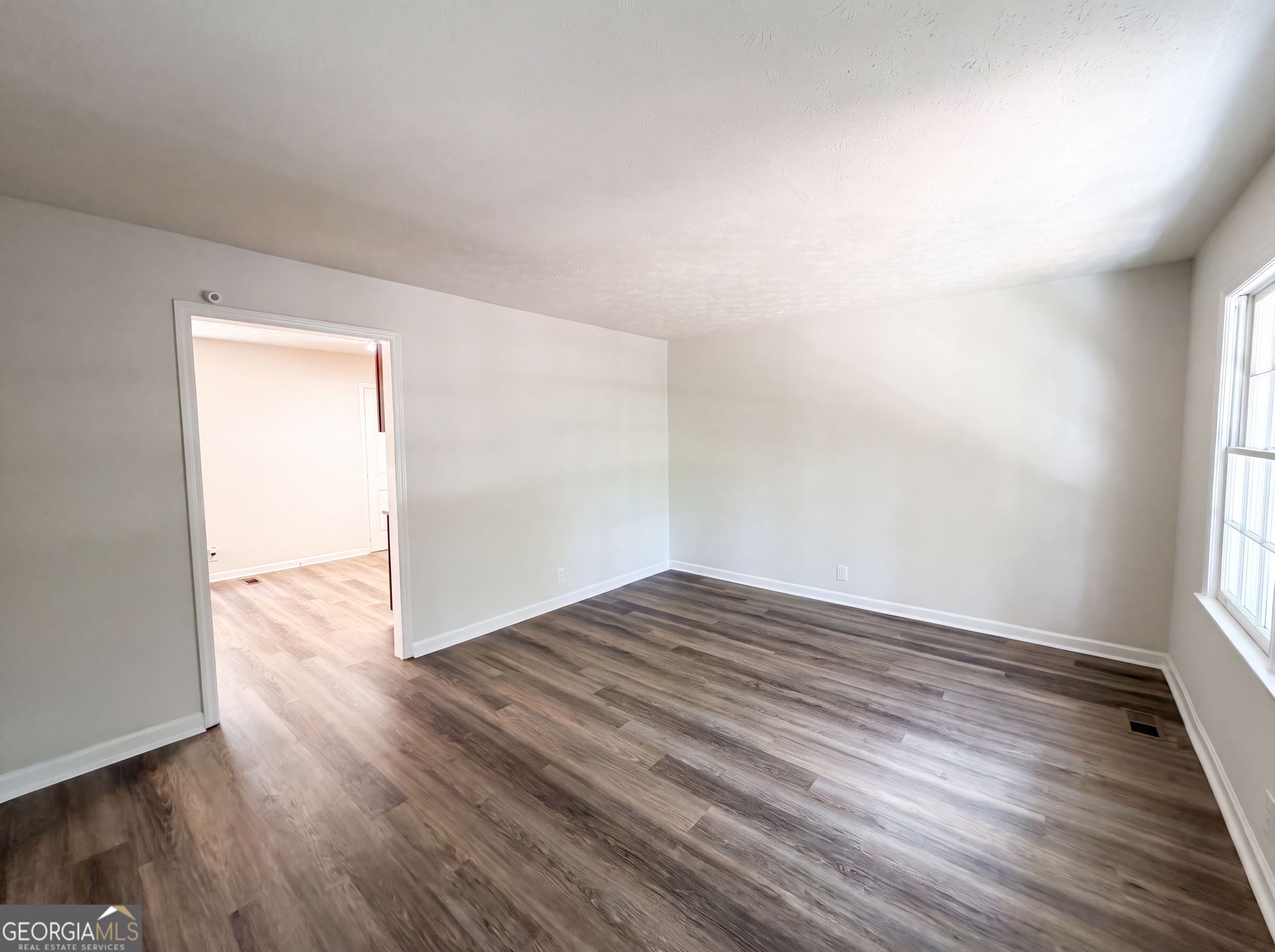 537 Green Street Property Photo 8