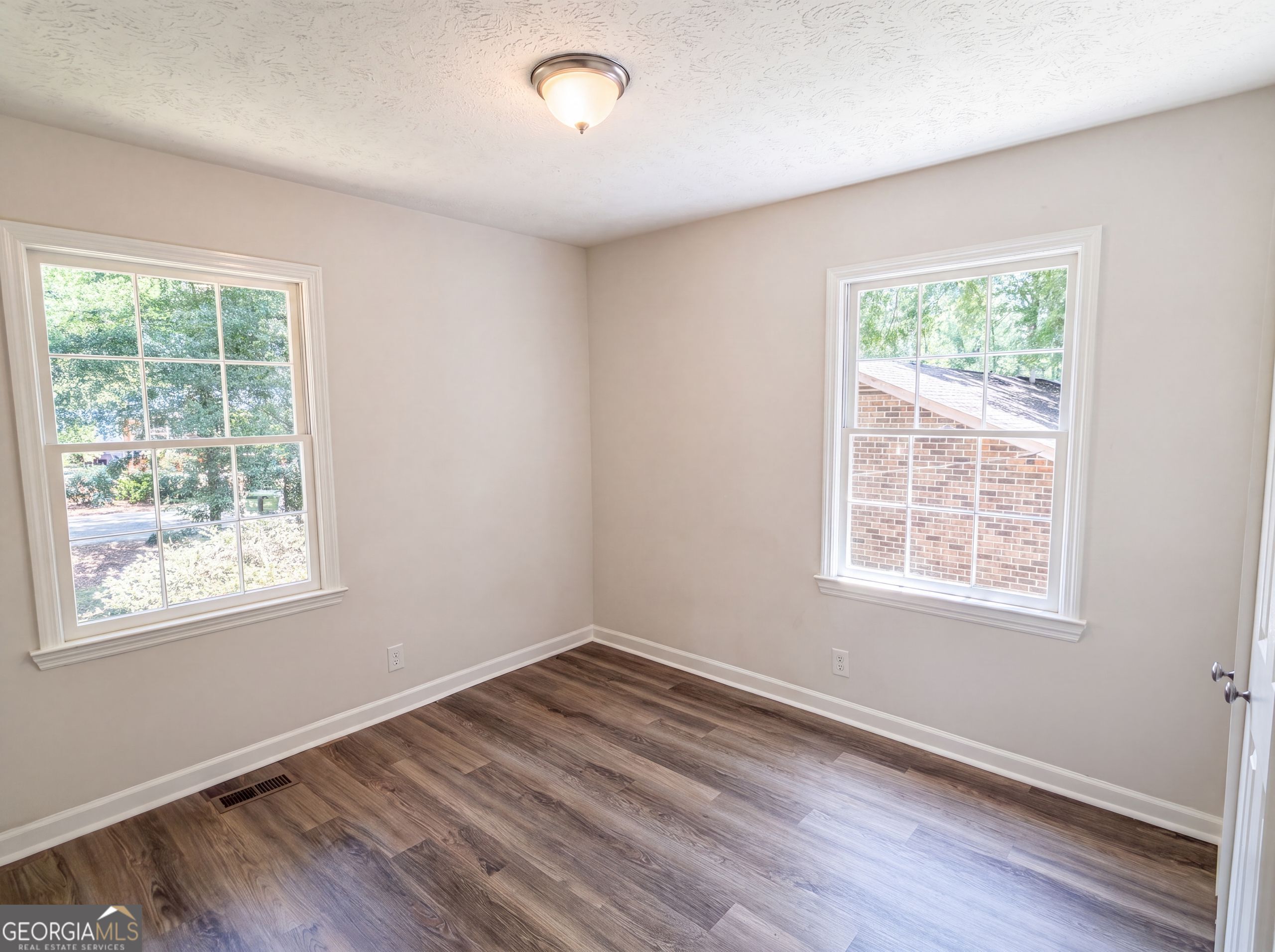 537 Green Street Property Photo 10