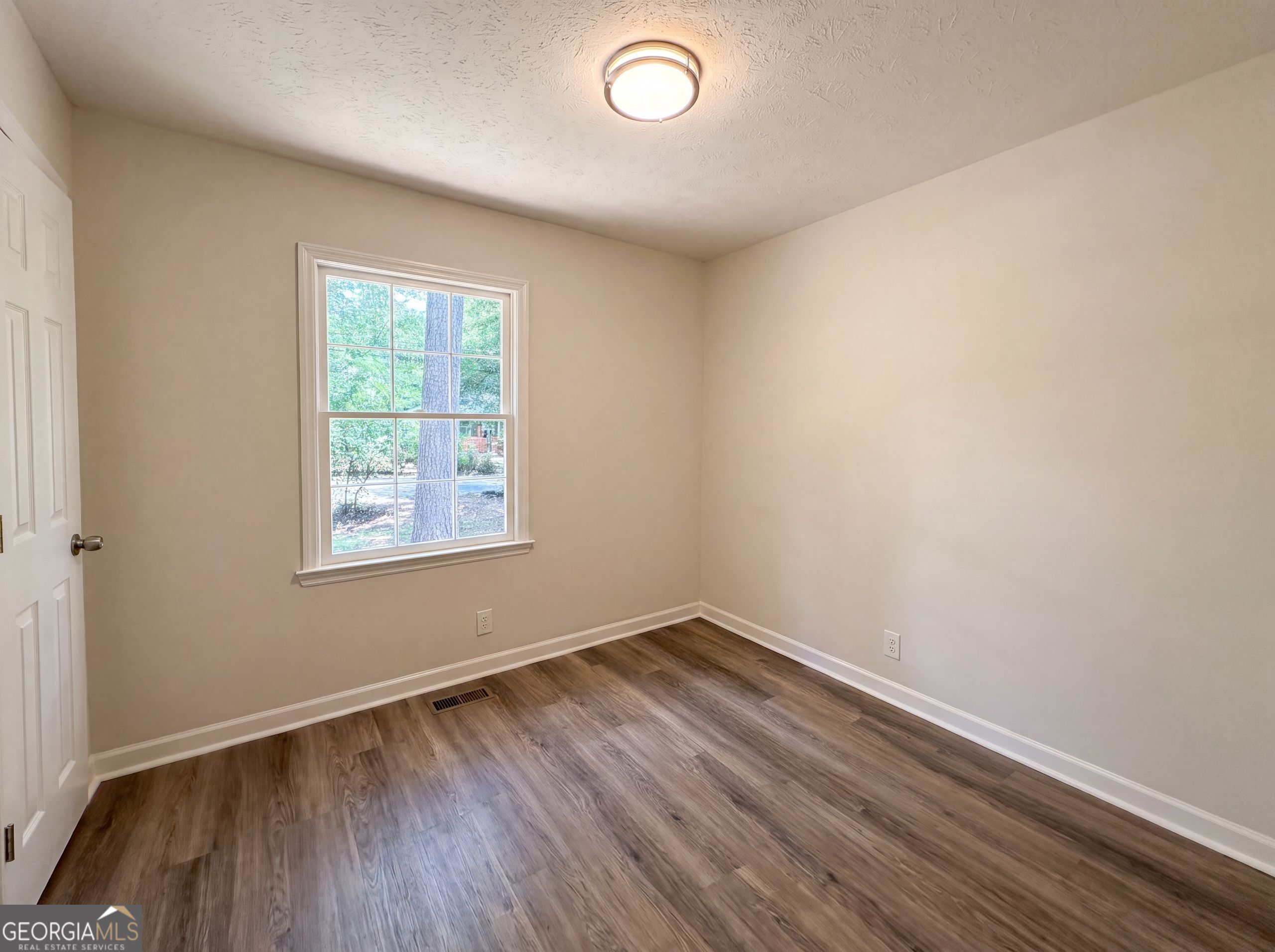 537 Green Street Property Photo 11