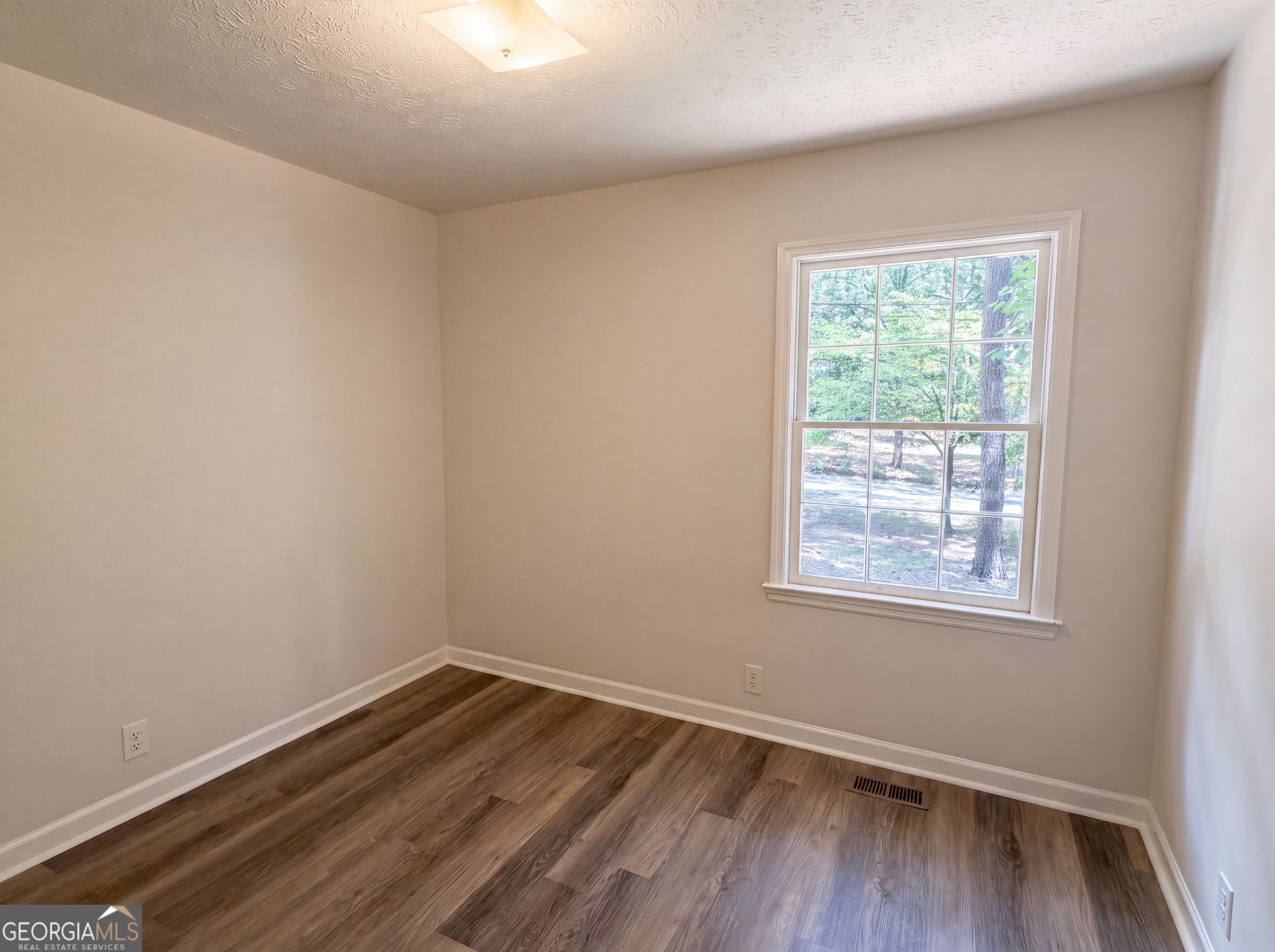 537 Green Street Property Photo 12