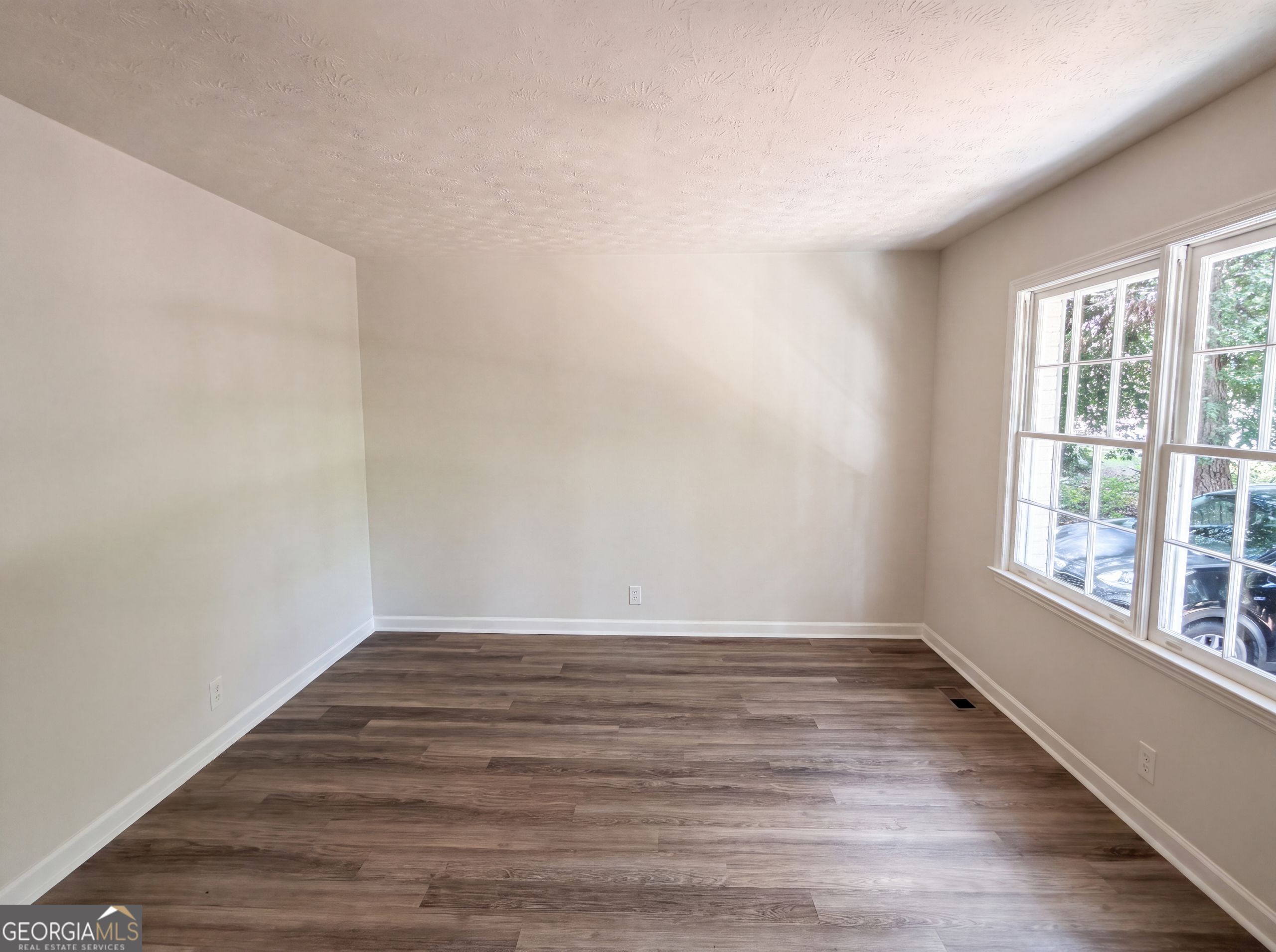 537 Green Street Property Photo 14