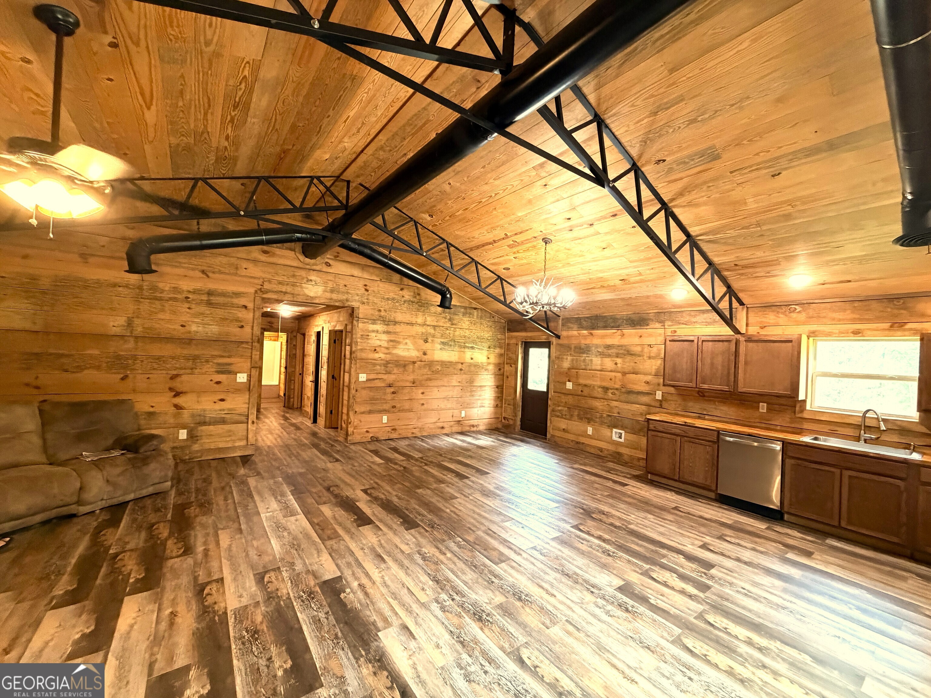 1441 Highway 36 E Property Photo 3