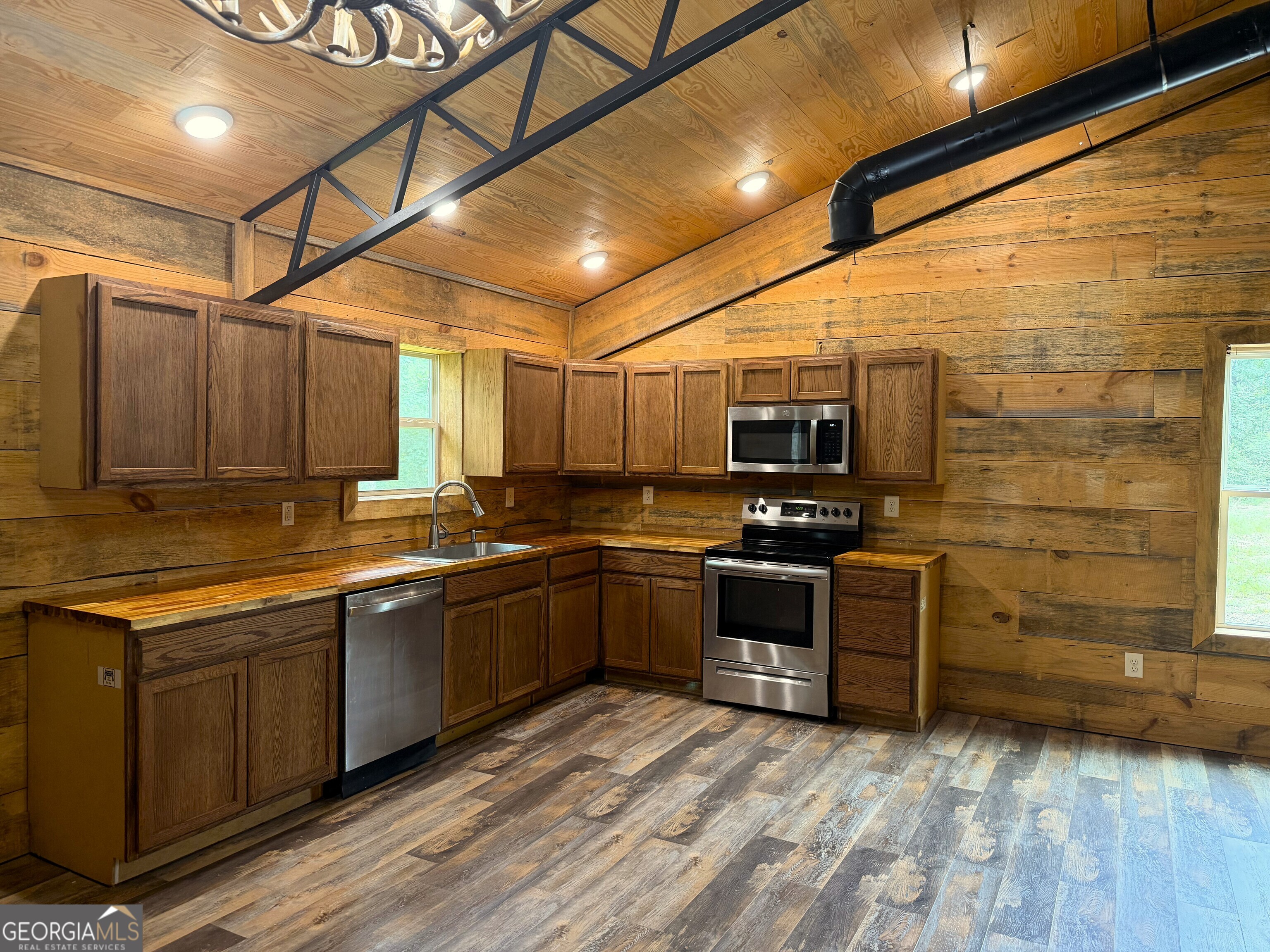 1441 Highway 36 E Property Photo 4