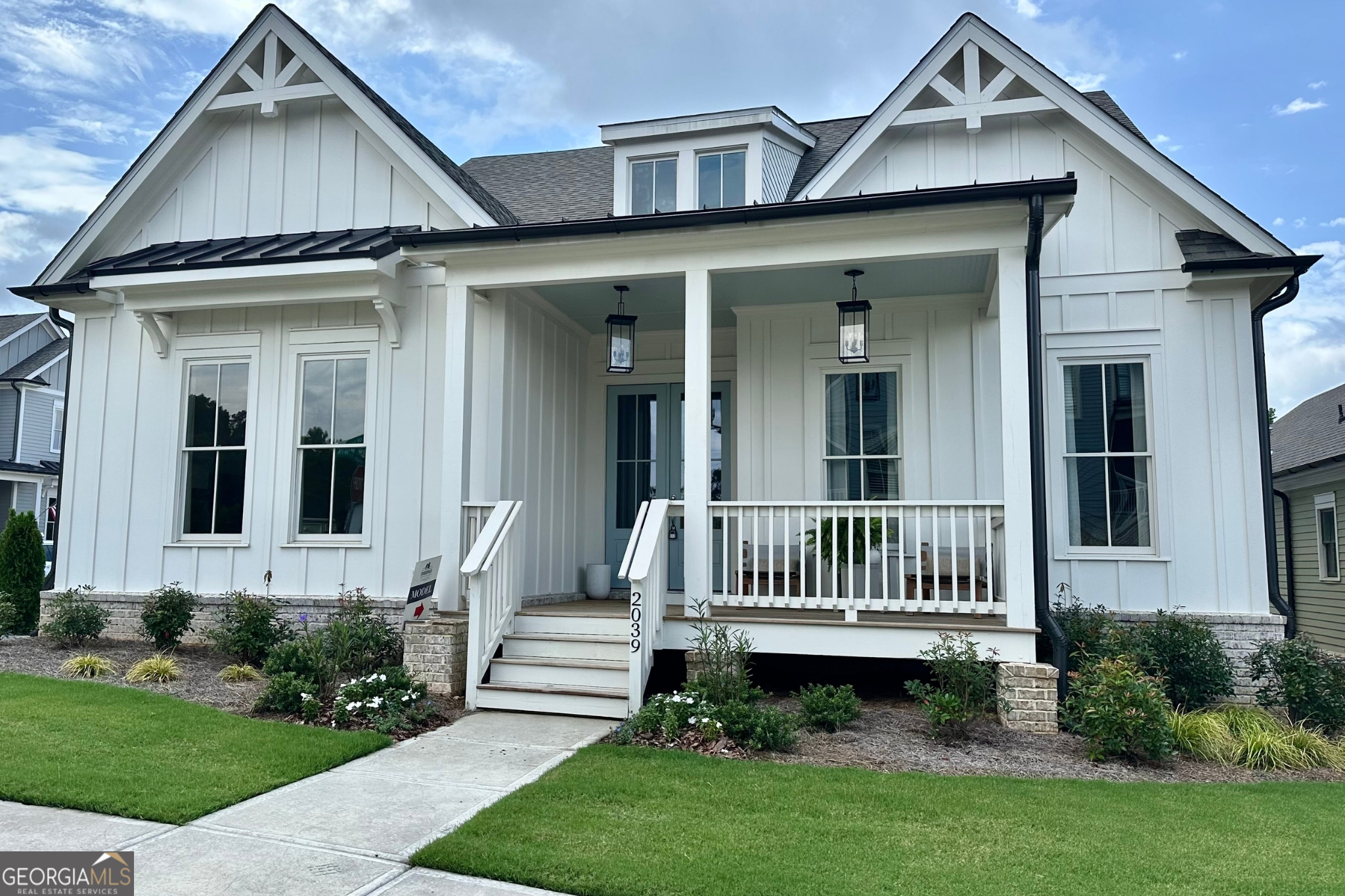 2039 Village Walk Property Photo 1