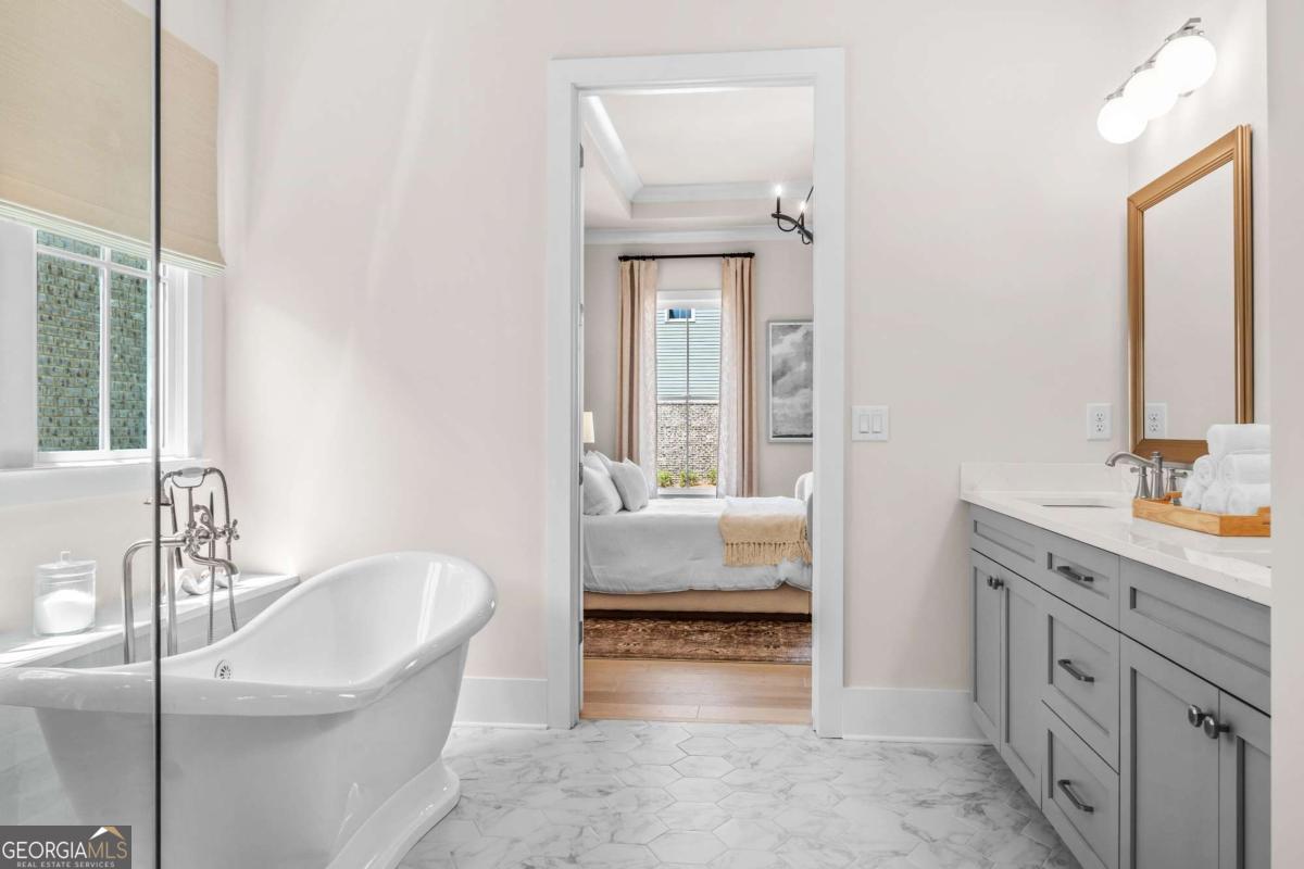 2039 Village Walk Property Photo 16