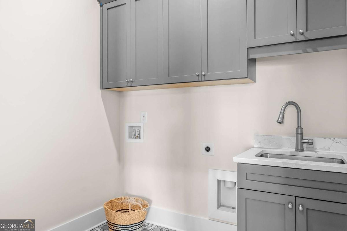 2039 Village Walk Property Photo 24