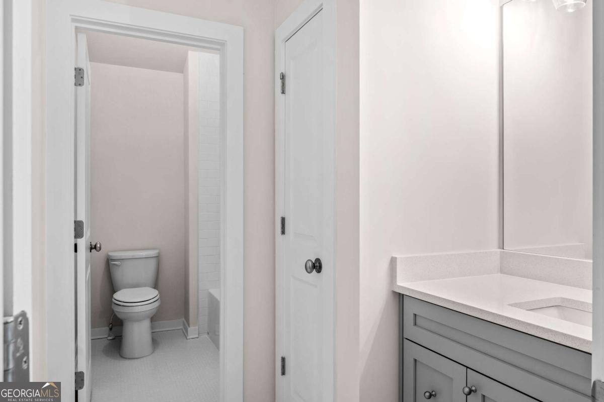 2039 Village Walk Property Photo 32