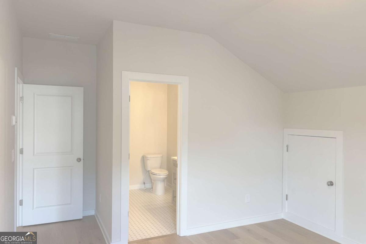 2039 Village Walk Property Photo 33