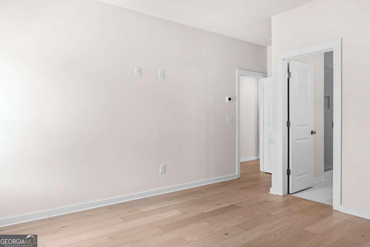 2039 Village Walk Property Photo 34