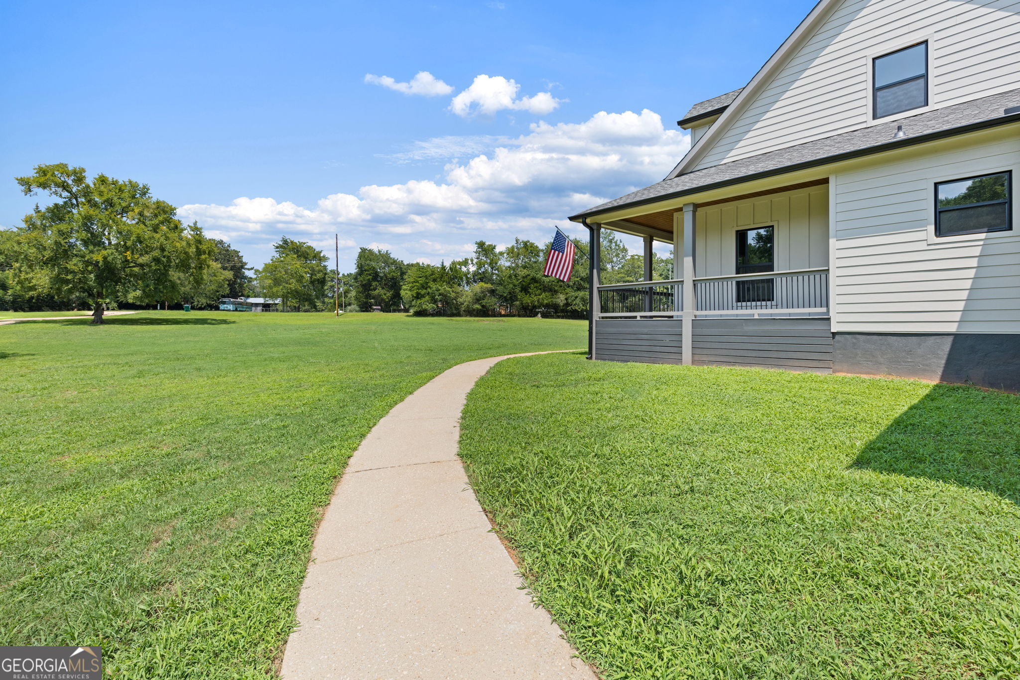 496 Davis Road Property Photo 3