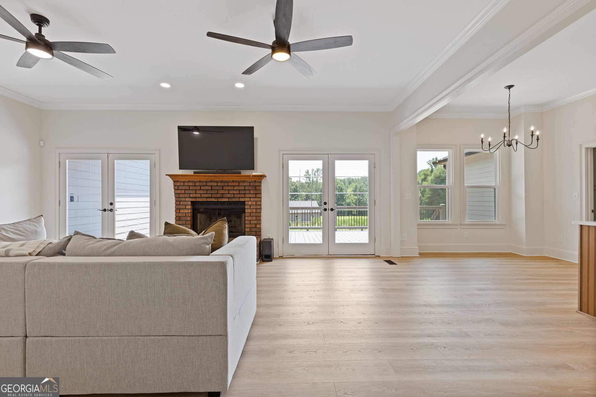 496 Davis Road Property Photo 14