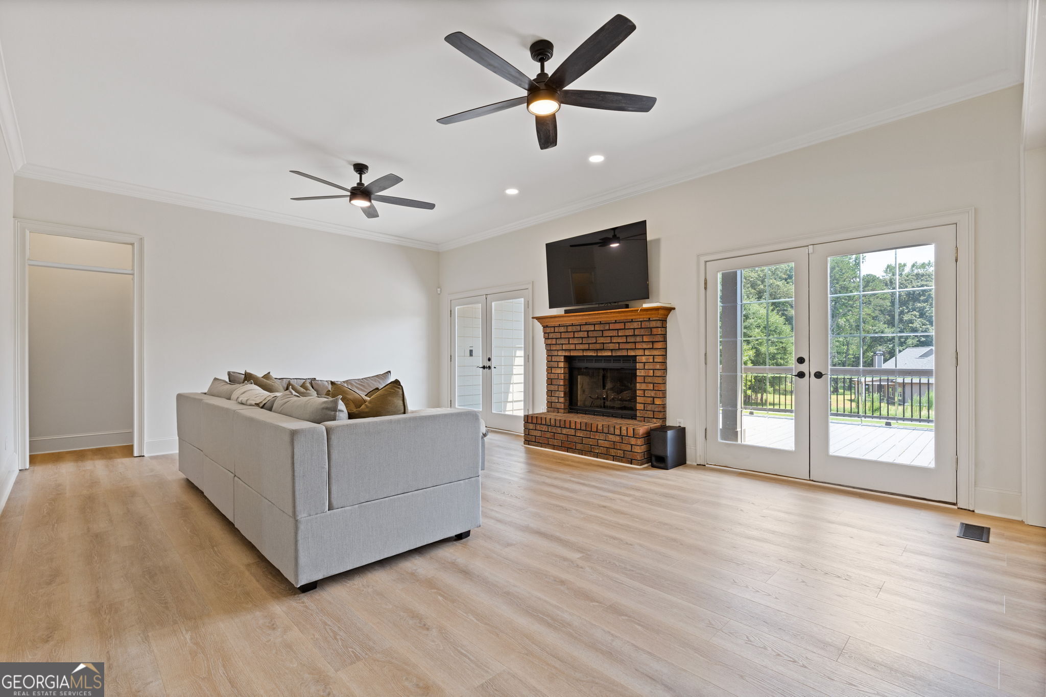 496 Davis Road Property Photo 15
