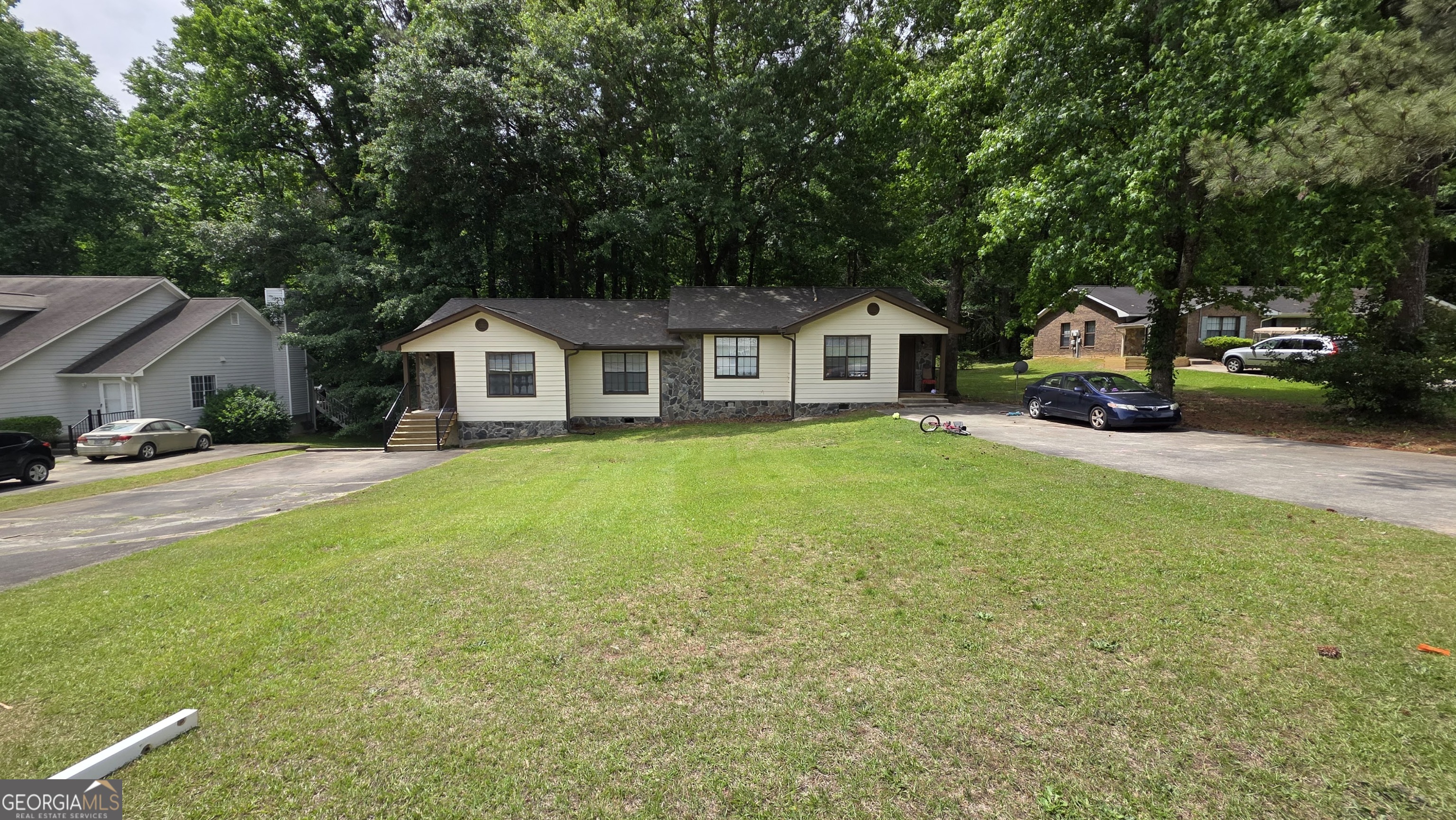 215 Handley Court Property Photo 2