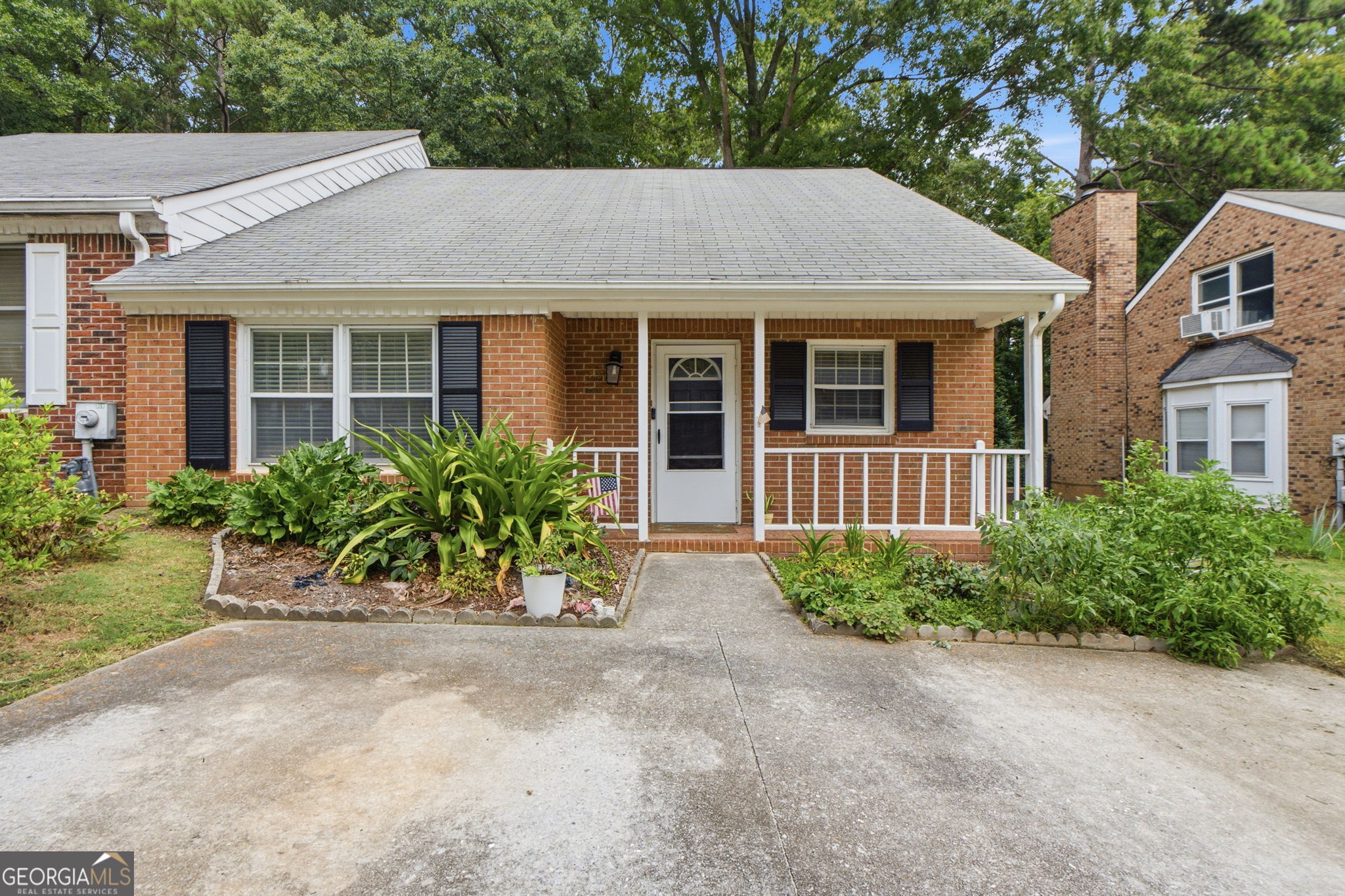 320 Williamsburg Way Property Photo 1