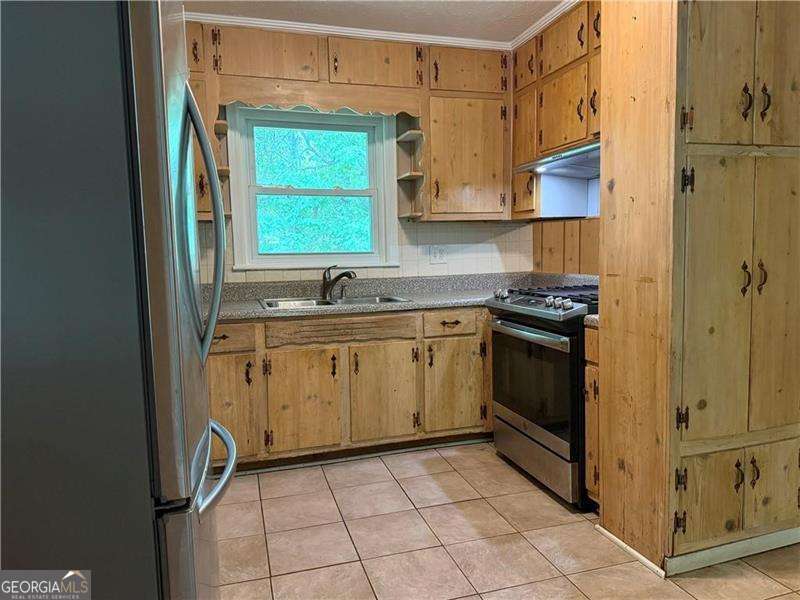 782 Prince Avenue Property Photo 6